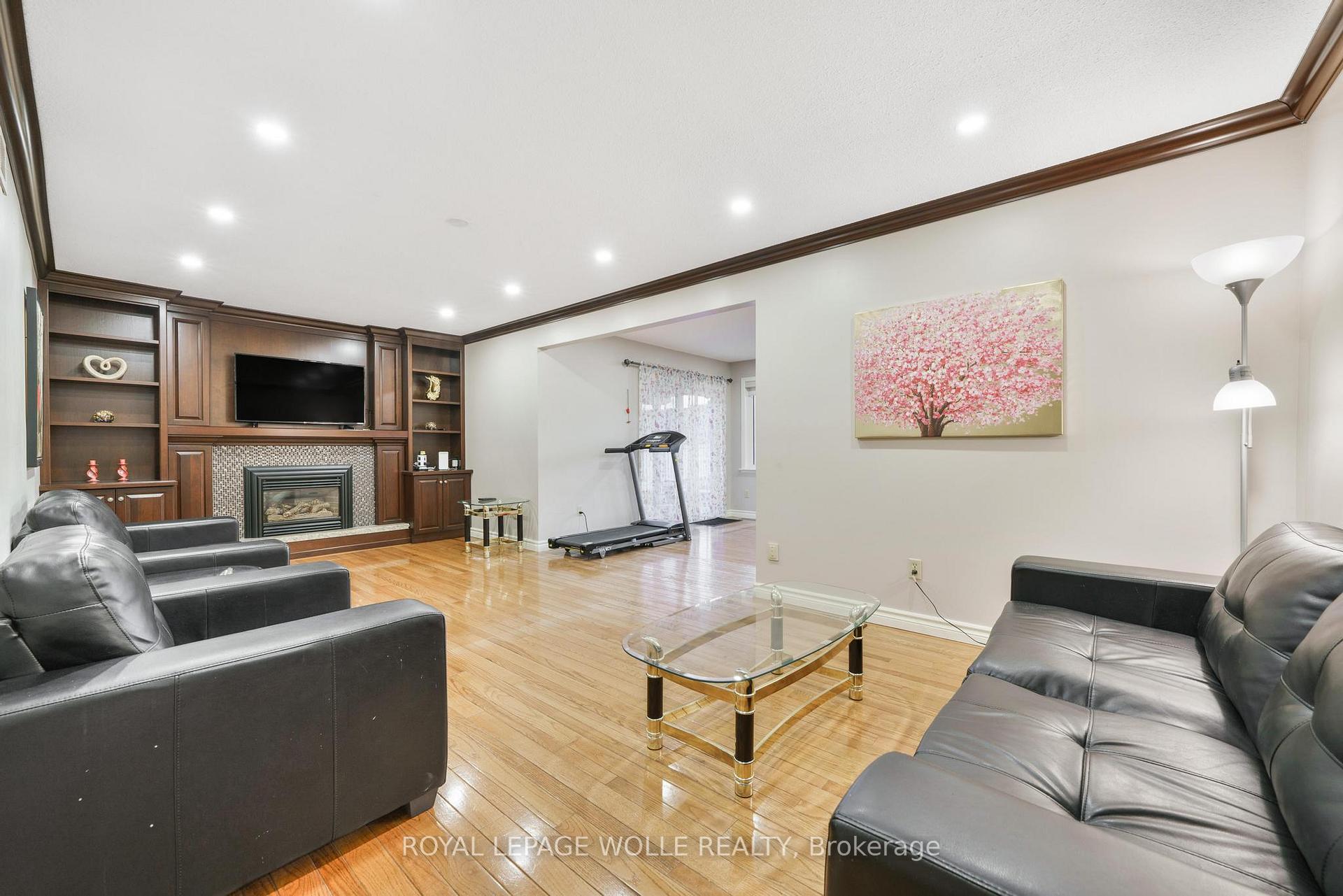 Photo 16 of 417 Stillmeadow Circle, Waterloo — HOMEH
