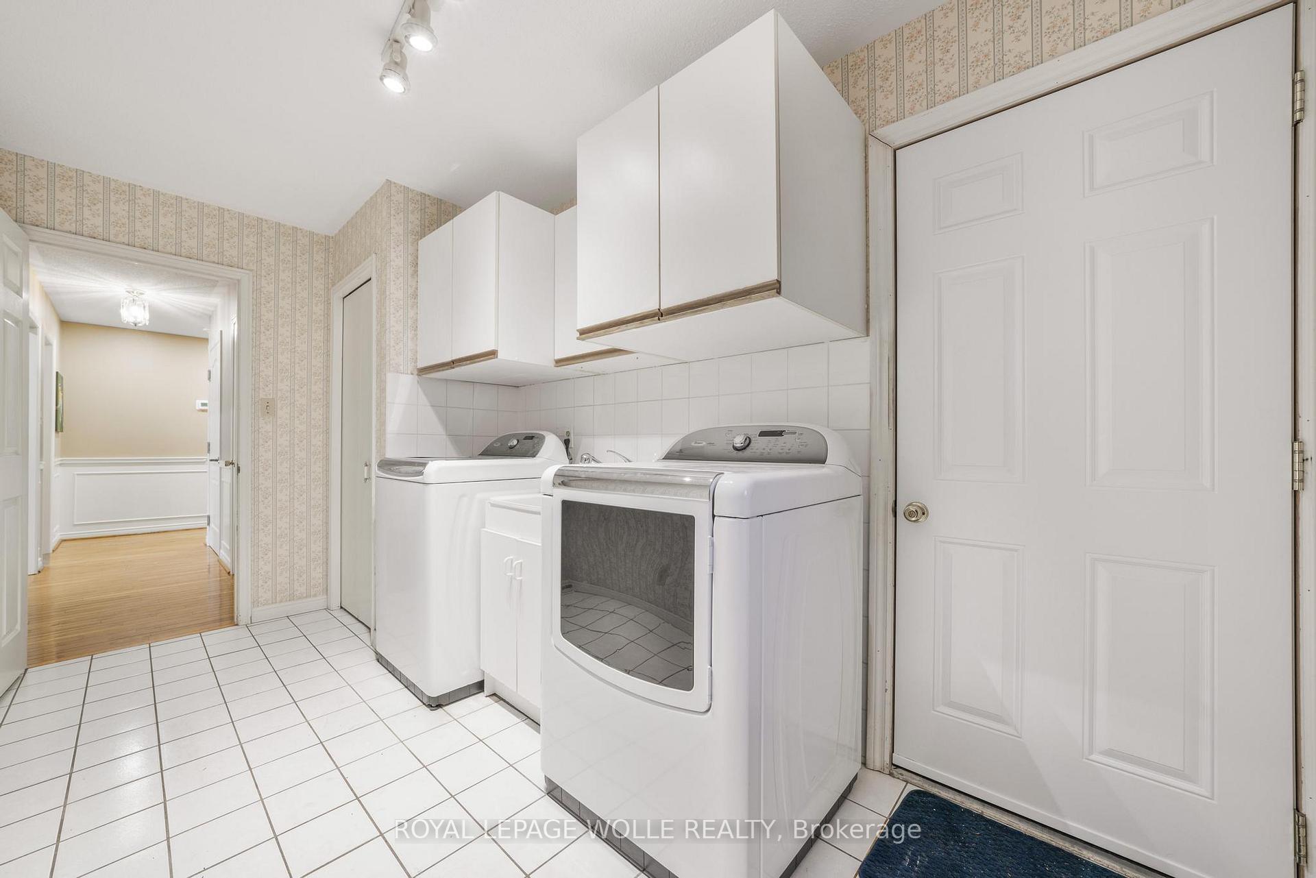Photo 17 of 417 Stillmeadow Circle, Waterloo — HOMEH