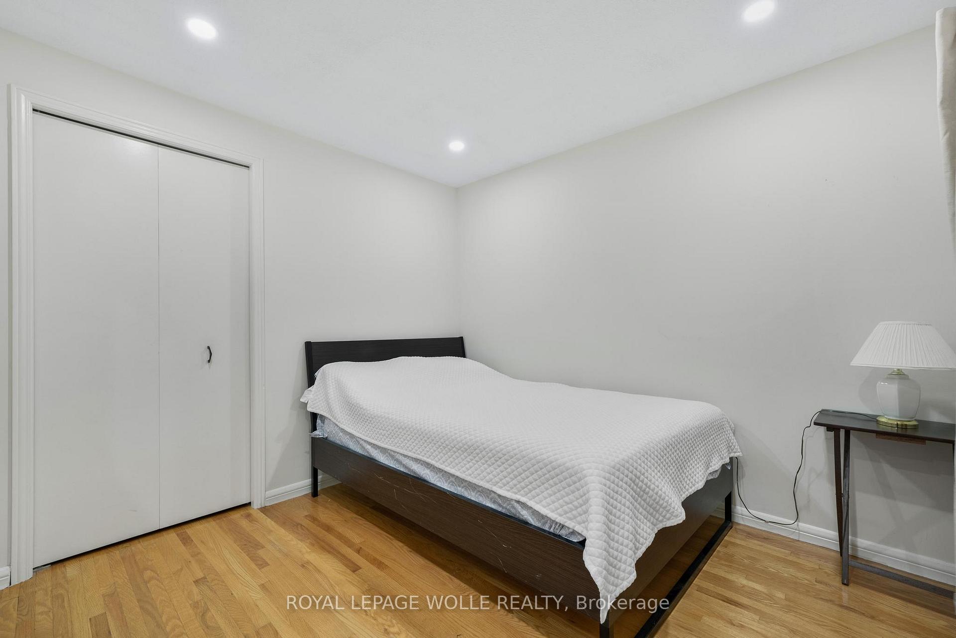 Photo 18 of 417 Stillmeadow Circle, Waterloo — HOMEH