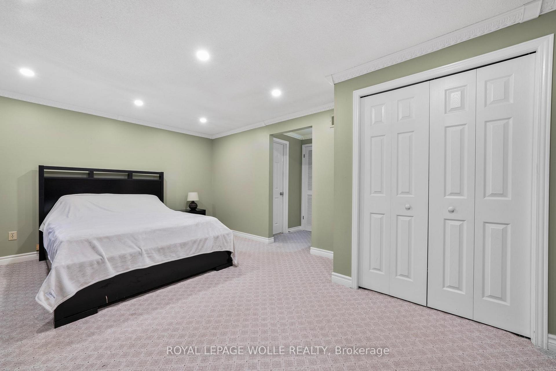 Photo 20 of 417 Stillmeadow Circle, Waterloo — HOMEH
