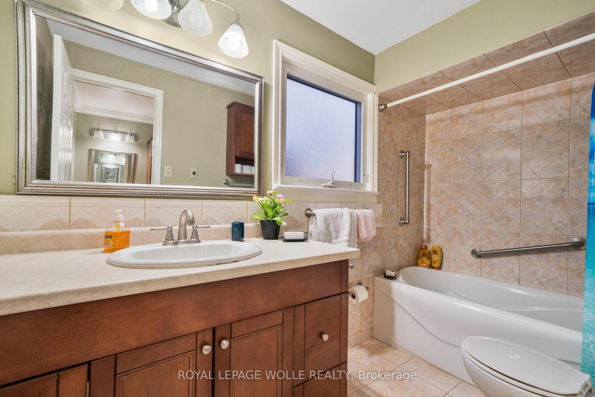 Photo 22 of 417 Stillmeadow Circle, Waterloo — HOMEH