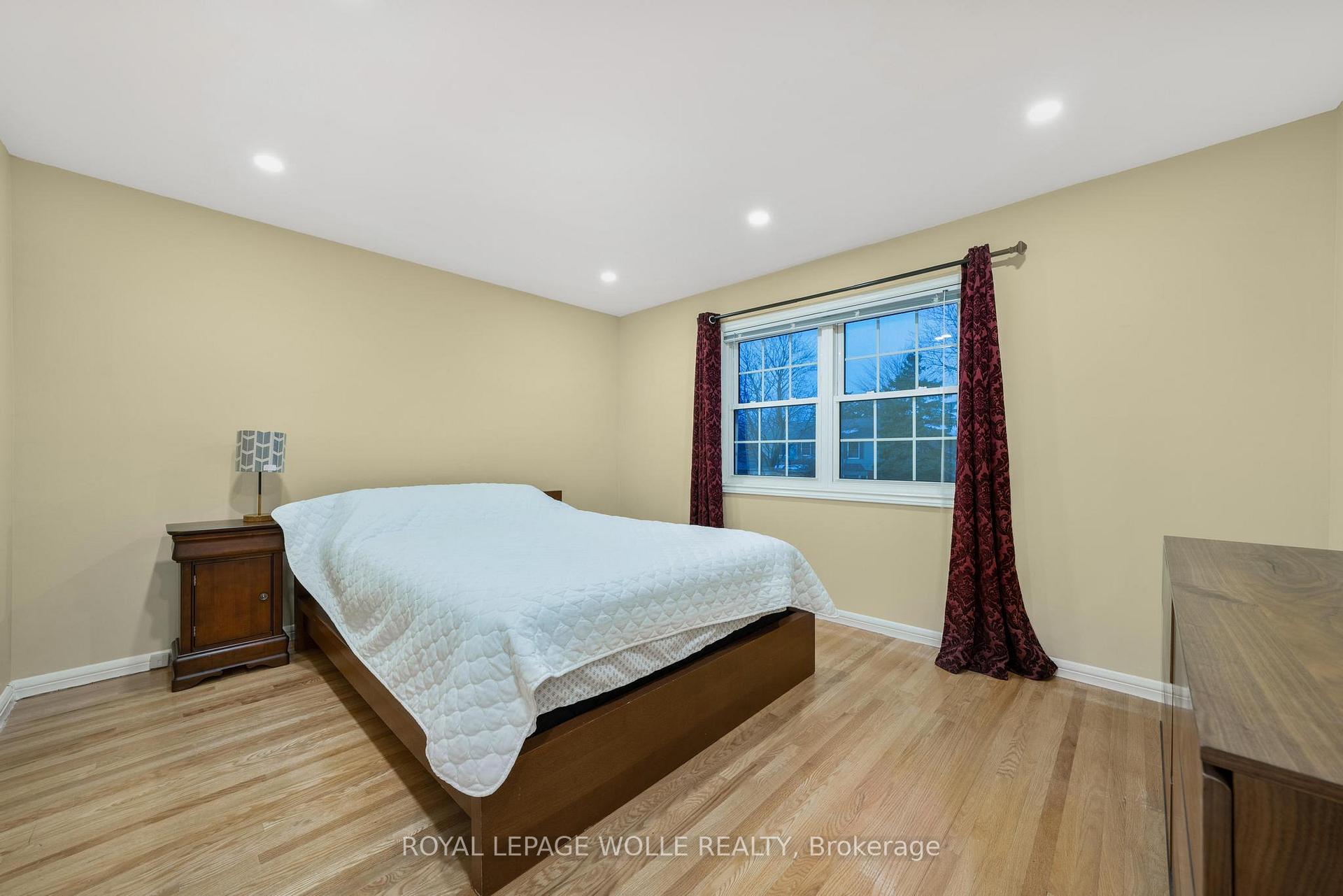 Photo 23 of 417 Stillmeadow Circle, Waterloo — HOMEH