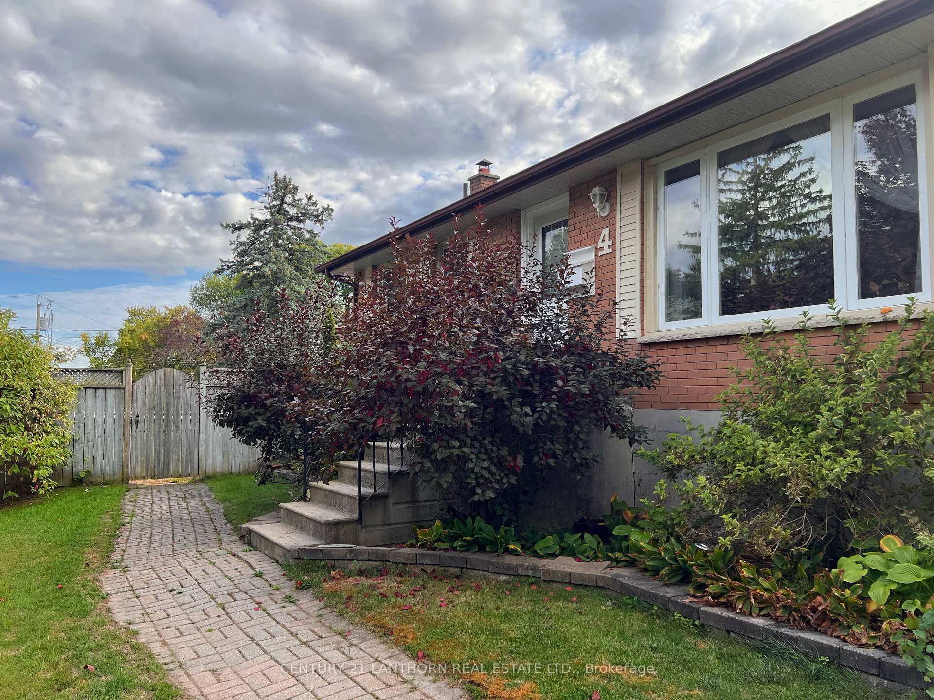 Photo 2 of 4 Highview Crescent, Belleville, Belleville Ward — HOMEH