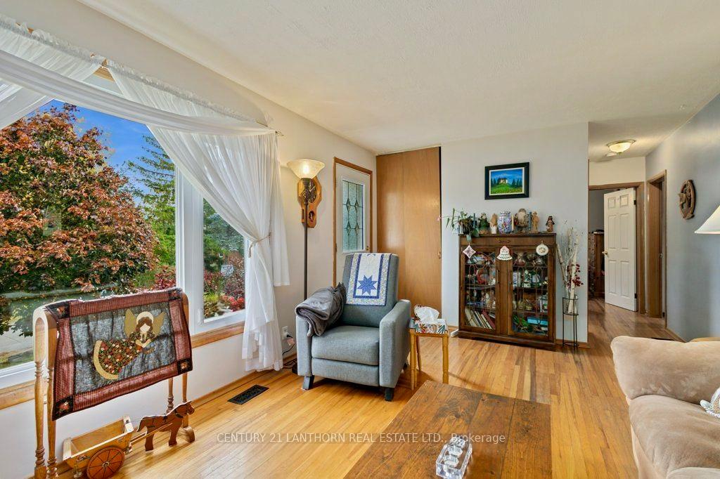 Photo 9 of 4 Highview Crescent, Belleville, Belleville Ward — HOMEH