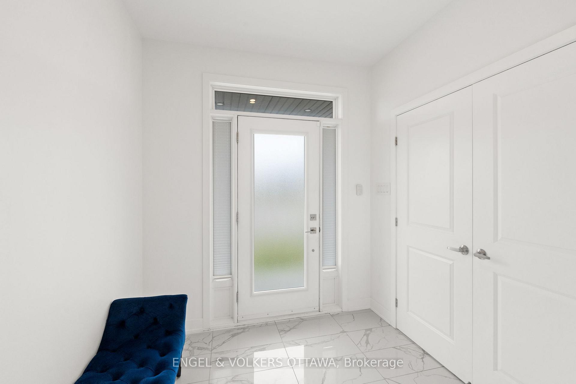 Photo 2 of 1047 Hydrangea Avenue, Ottawa, Riverside South/Gloucester Glen — HOMEH