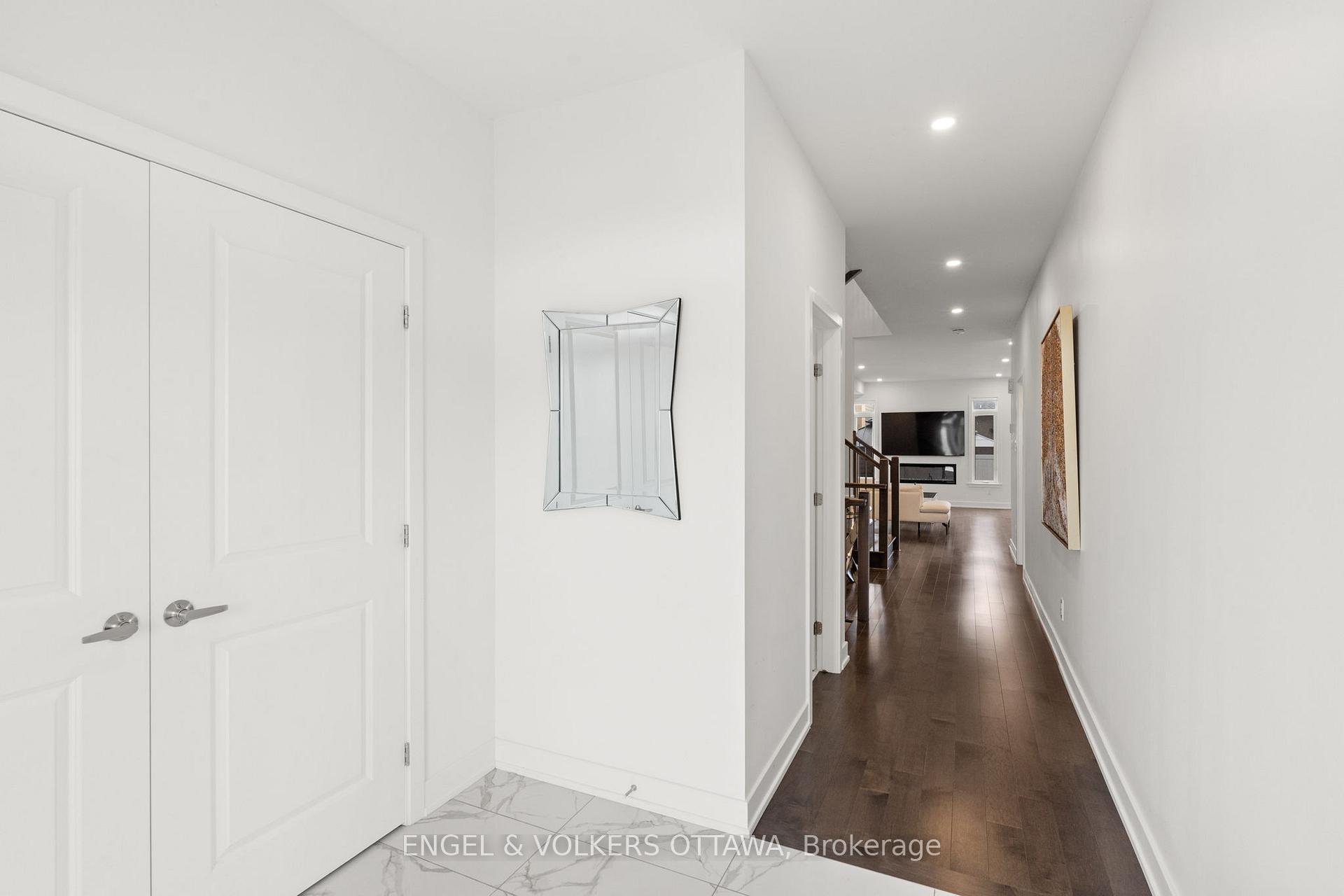 Photo 4 of 1047 Hydrangea Avenue, Ottawa, Riverside South/Gloucester Glen — HOMEH