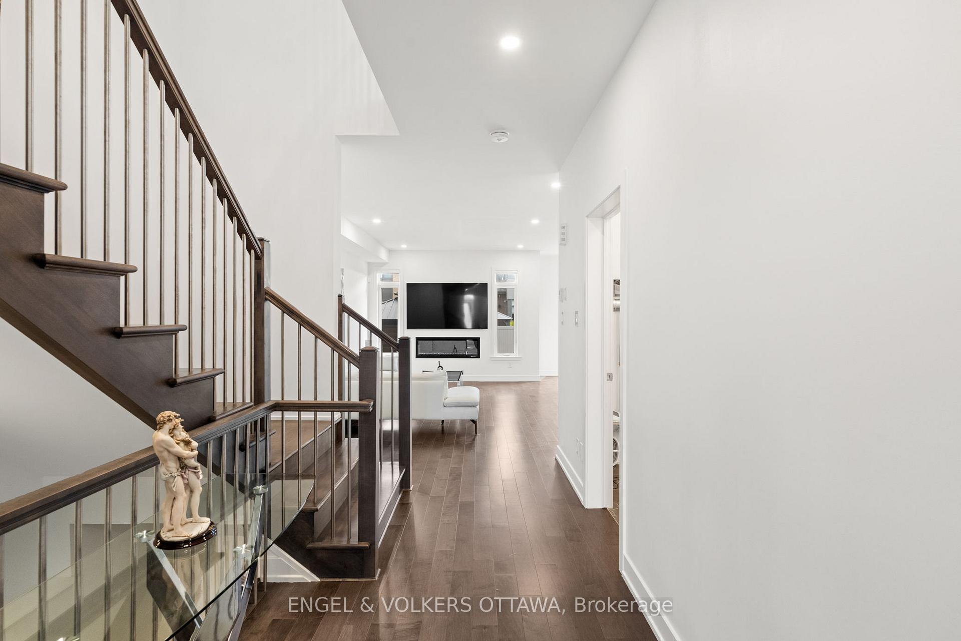 Photo 6 of 1047 Hydrangea Avenue, Ottawa, Riverside South/Gloucester Glen — HOMEH