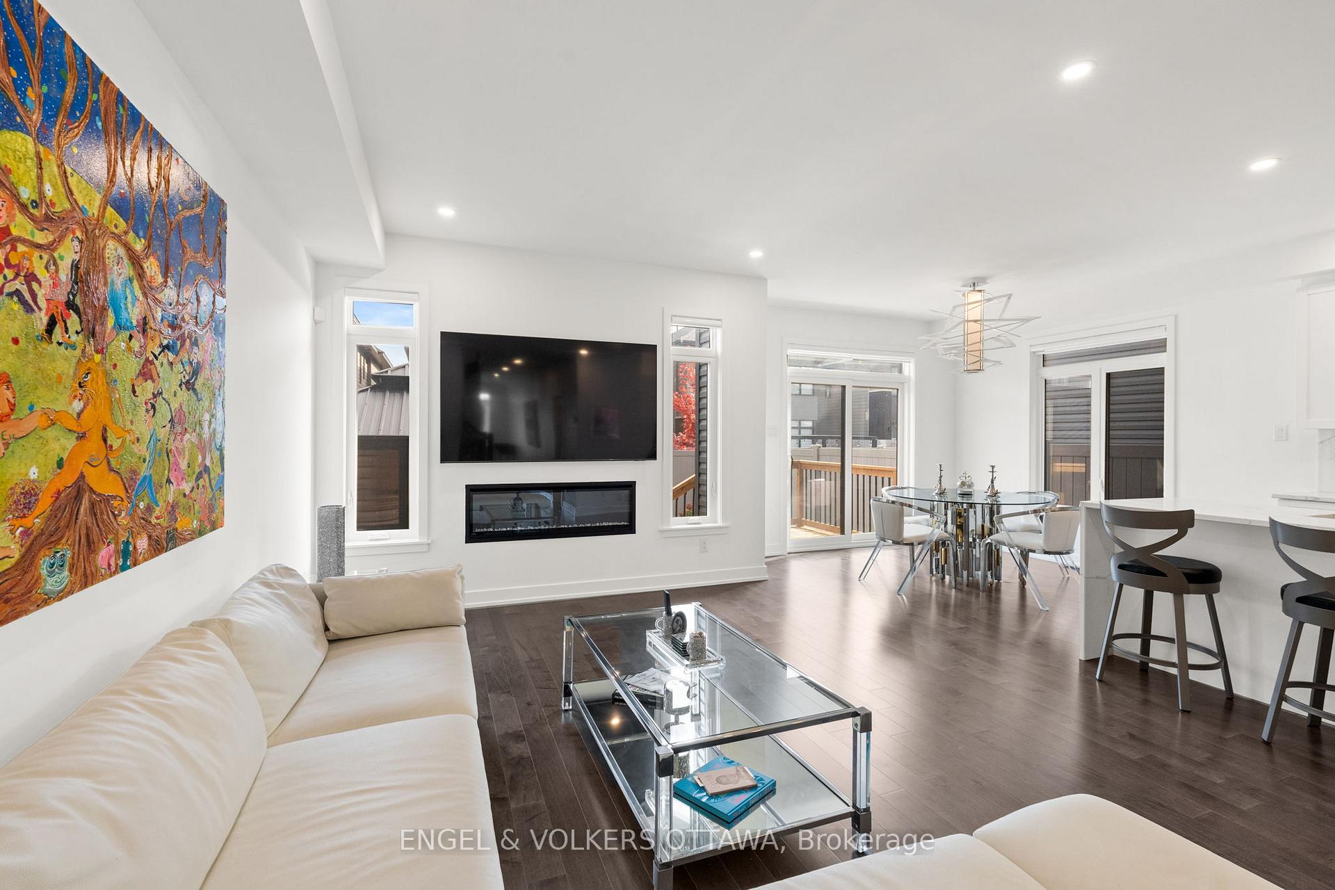 Photo 5 of 1047 Hydrangea Avenue, Ottawa, Riverside South/Gloucester Glen — HOMEH