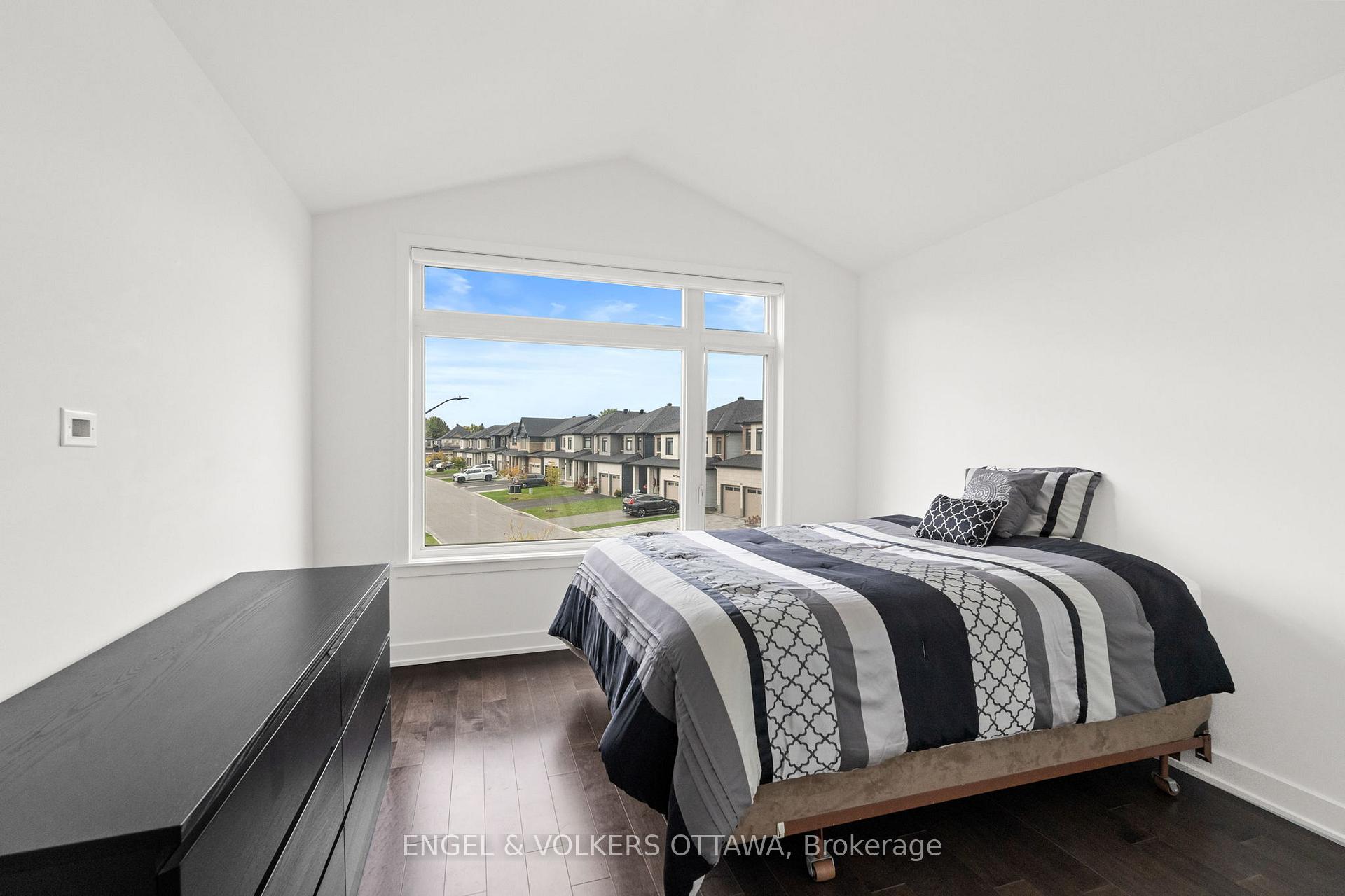 Photo 24 of 1047 Hydrangea Avenue, Ottawa, Riverside South/Gloucester Glen — HOMEH