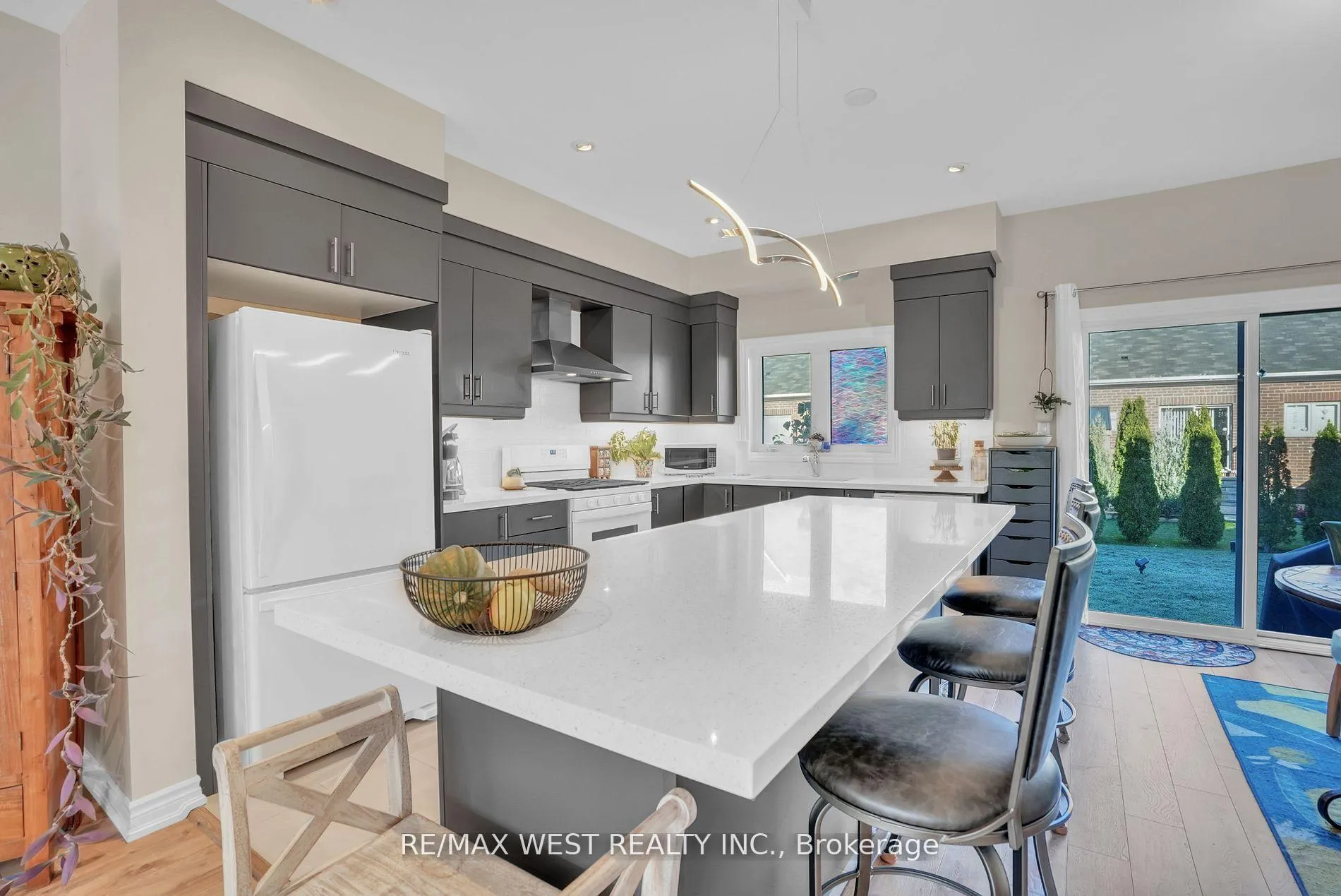 Photo 3 of 22 Bianca Crescent, Wasaga Beach — HOMEH