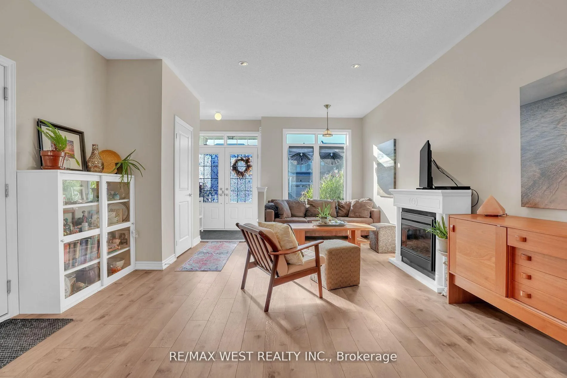 Photo 6 of 22 Bianca Crescent, Wasaga Beach — HOMEH