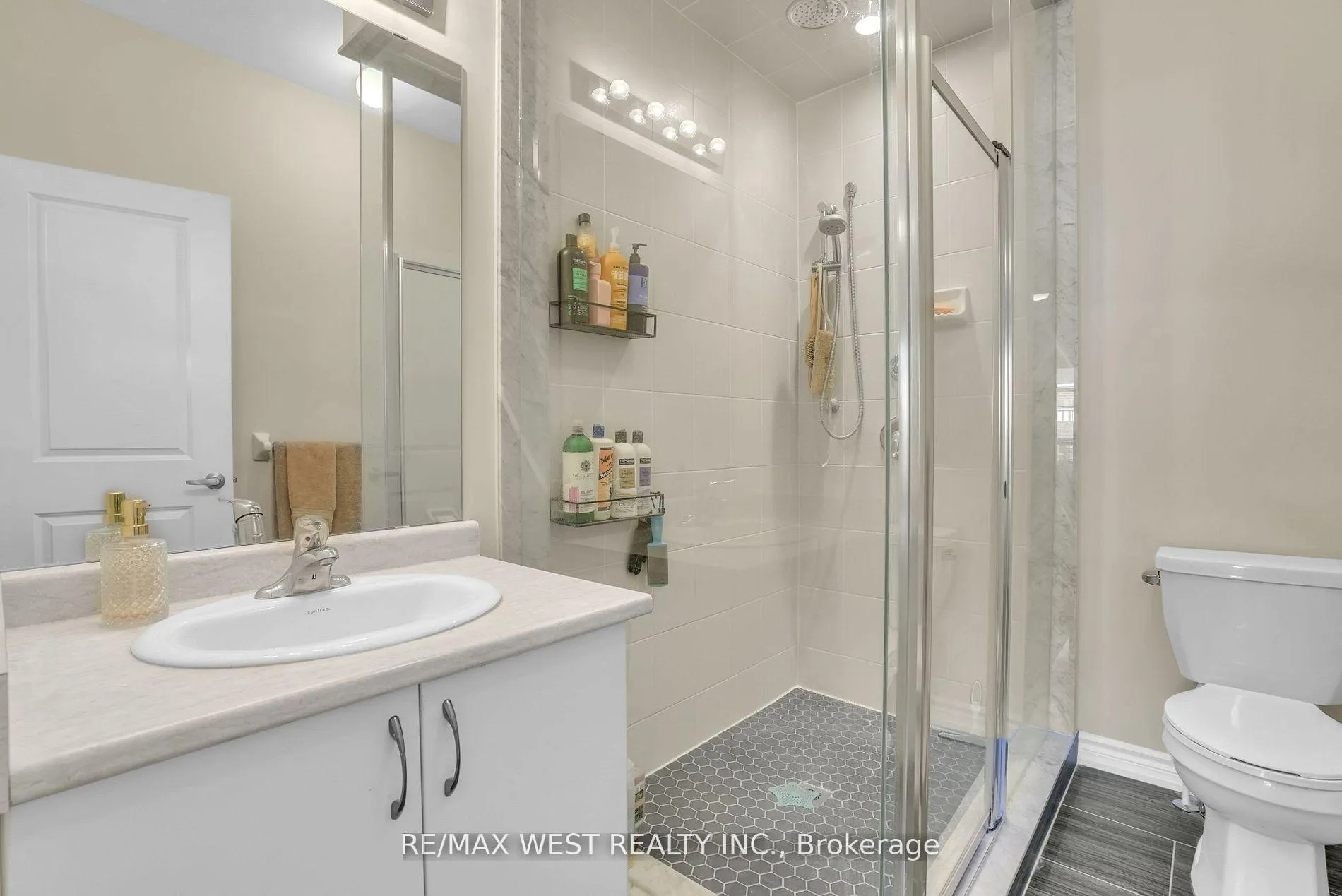 Photo 9 of 22 Bianca Crescent, Wasaga Beach — HOMEH
