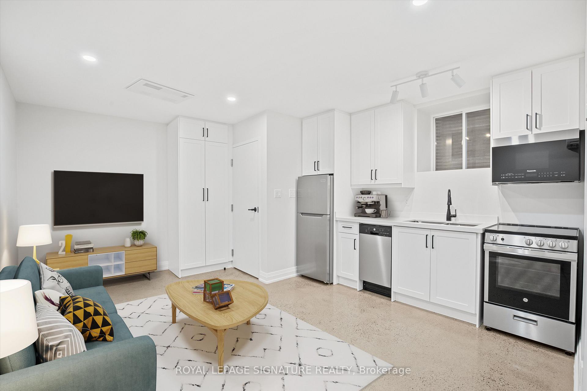 Front of Unit 5, 2563 Dundas Street W