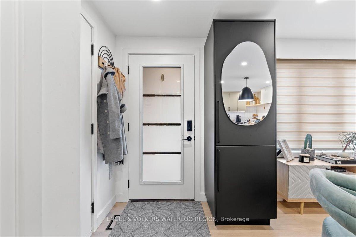 Photo 4 of Unit B, 605 Pinerow Crescent, Waterloo — HOMEH