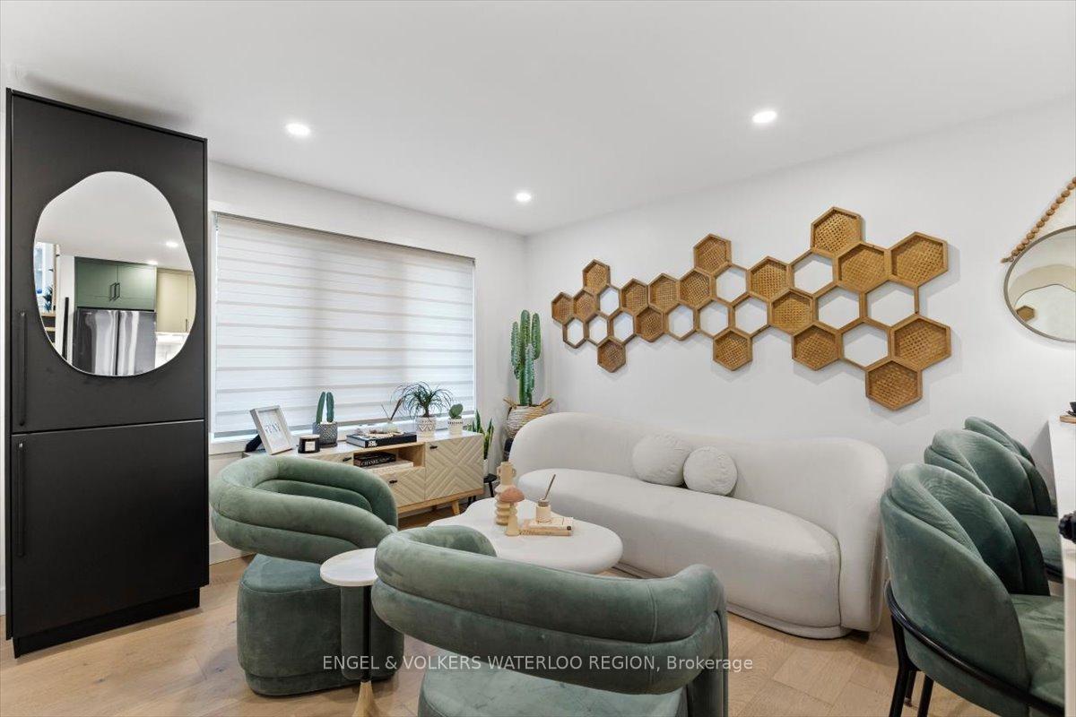 Photo 5 of Unit B, 605 Pinerow Crescent, Waterloo — HOMEH