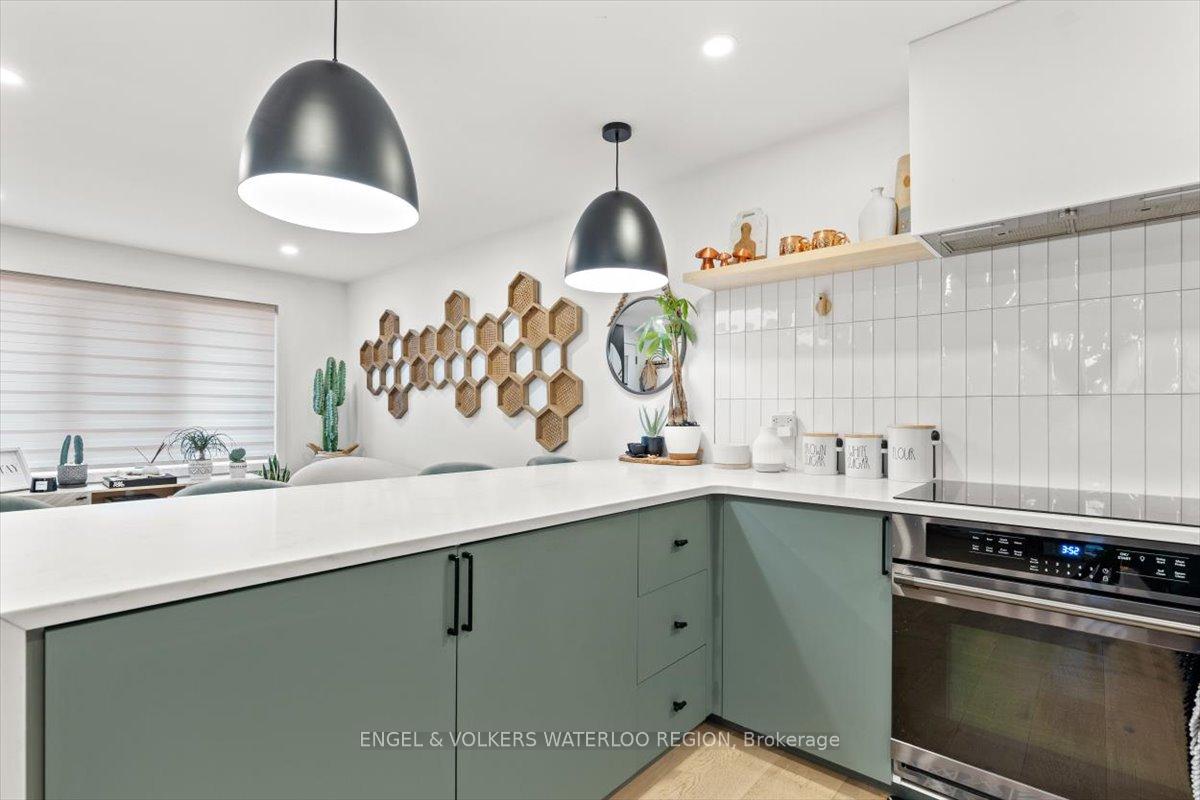 Photo 6 of Unit B, 605 Pinerow Crescent, Waterloo — HOMEH