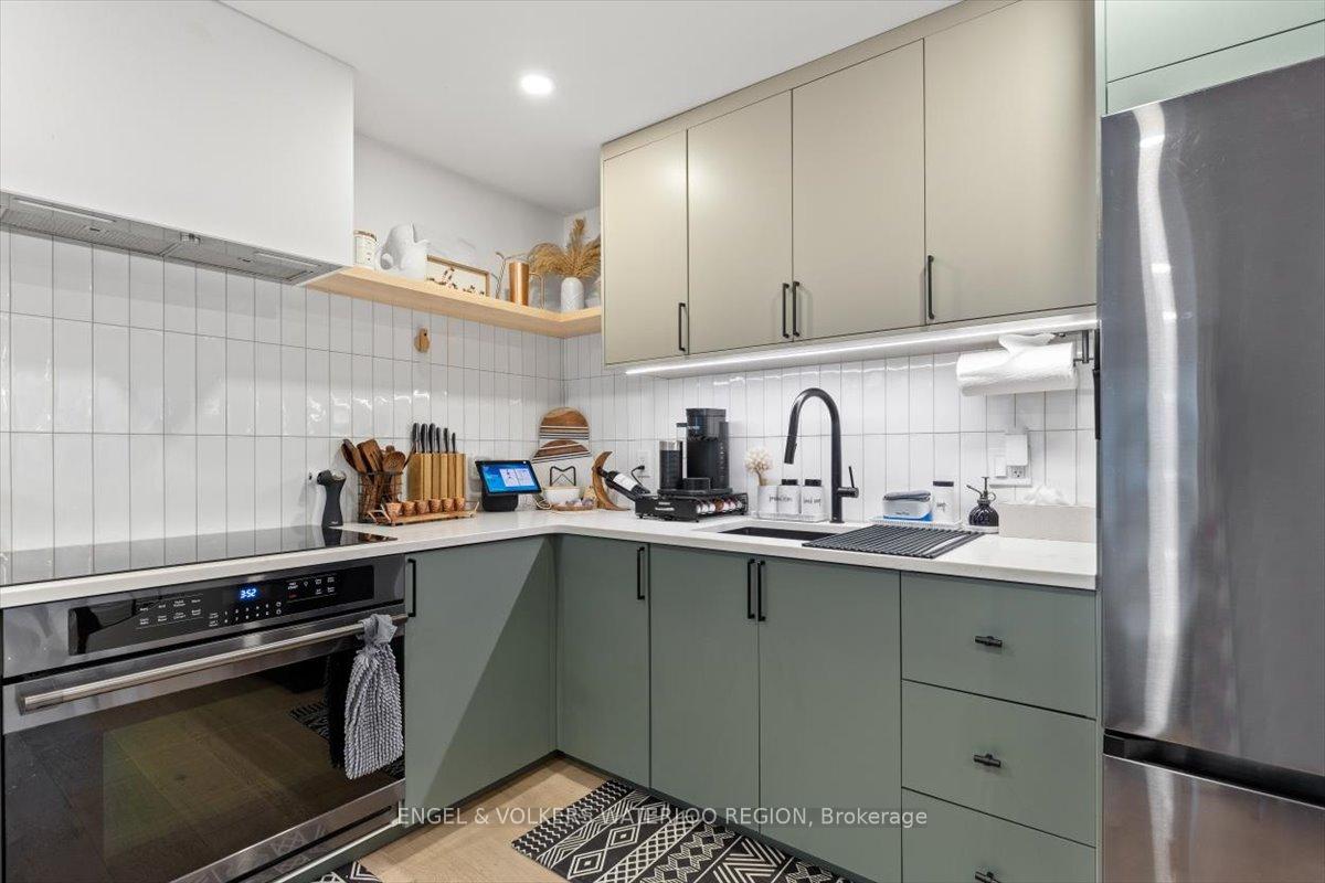Photo 8 of Unit B, 605 Pinerow Crescent, Waterloo — HOMEH