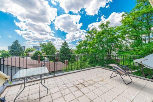 Photo 5 of 486 Spring Gate Boulevard, Vaughan, Crestwood-Springfarm-Yorkhill — HOMEH