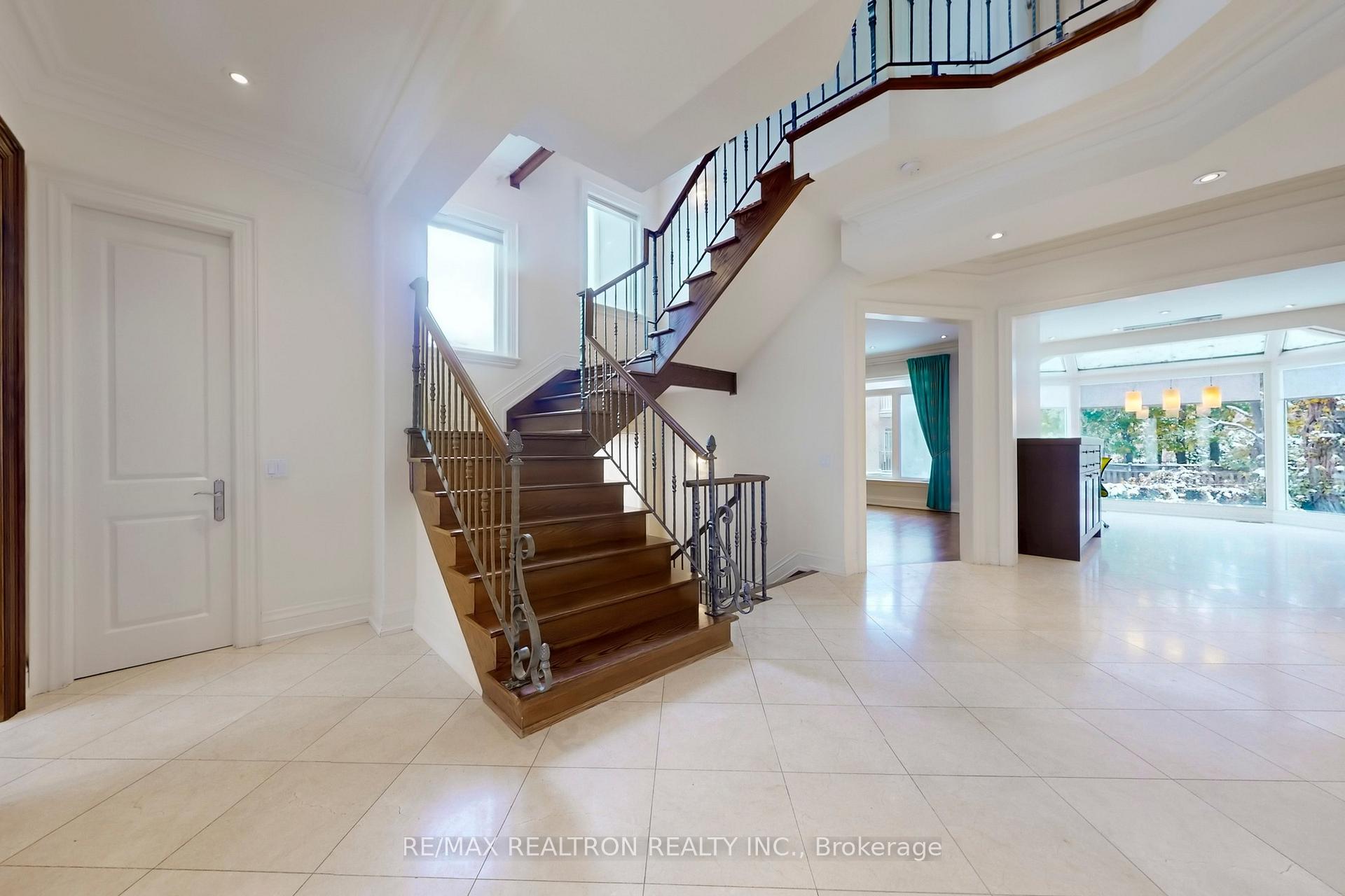Photo 10 of 486 Spring Gate Boulevard, Vaughan, Crestwood-Springfarm-Yorkhill — HOMEH