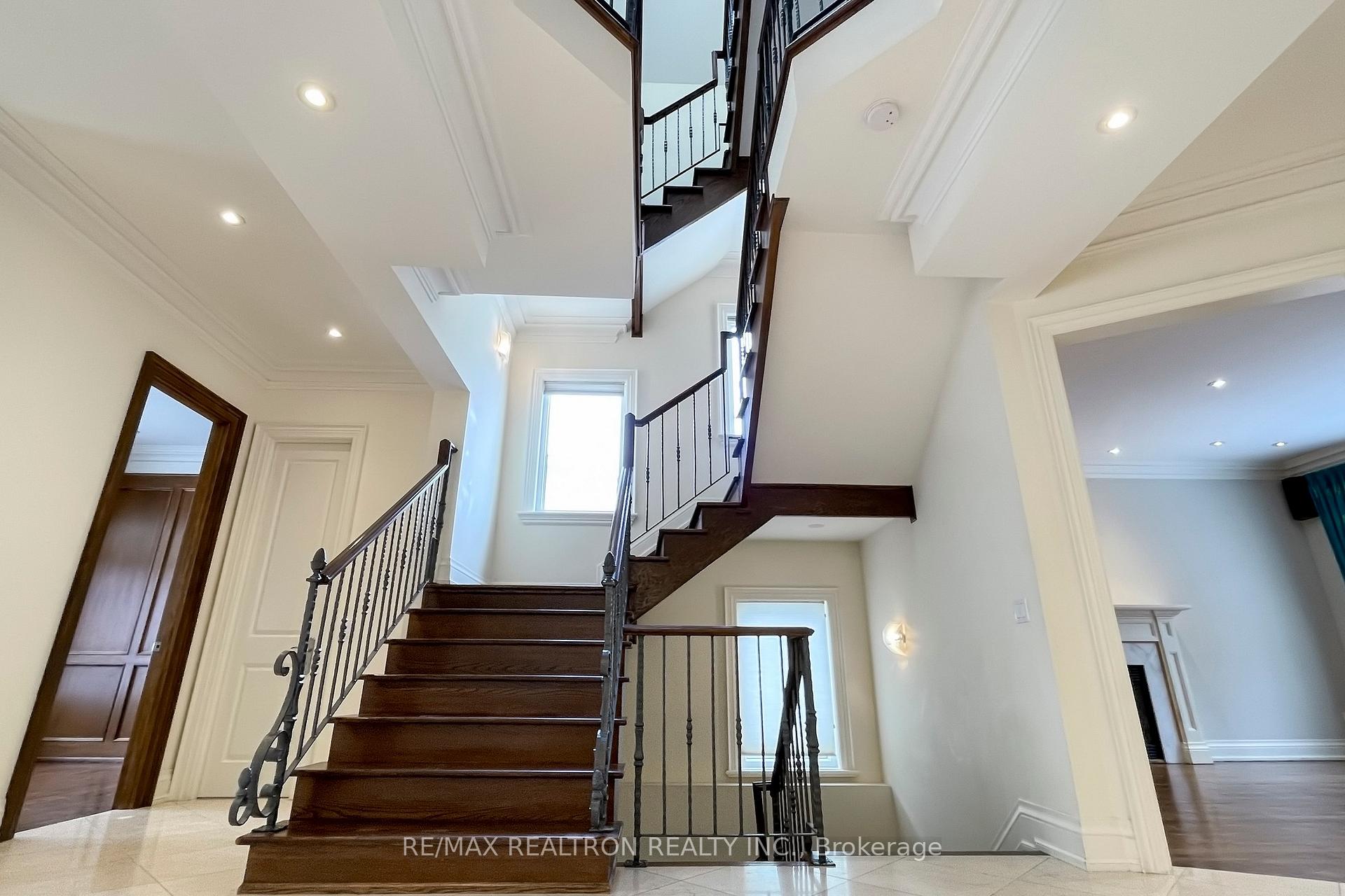 Photo 11 of 486 Spring Gate Boulevard, Vaughan, Crestwood-Springfarm-Yorkhill — HOMEH