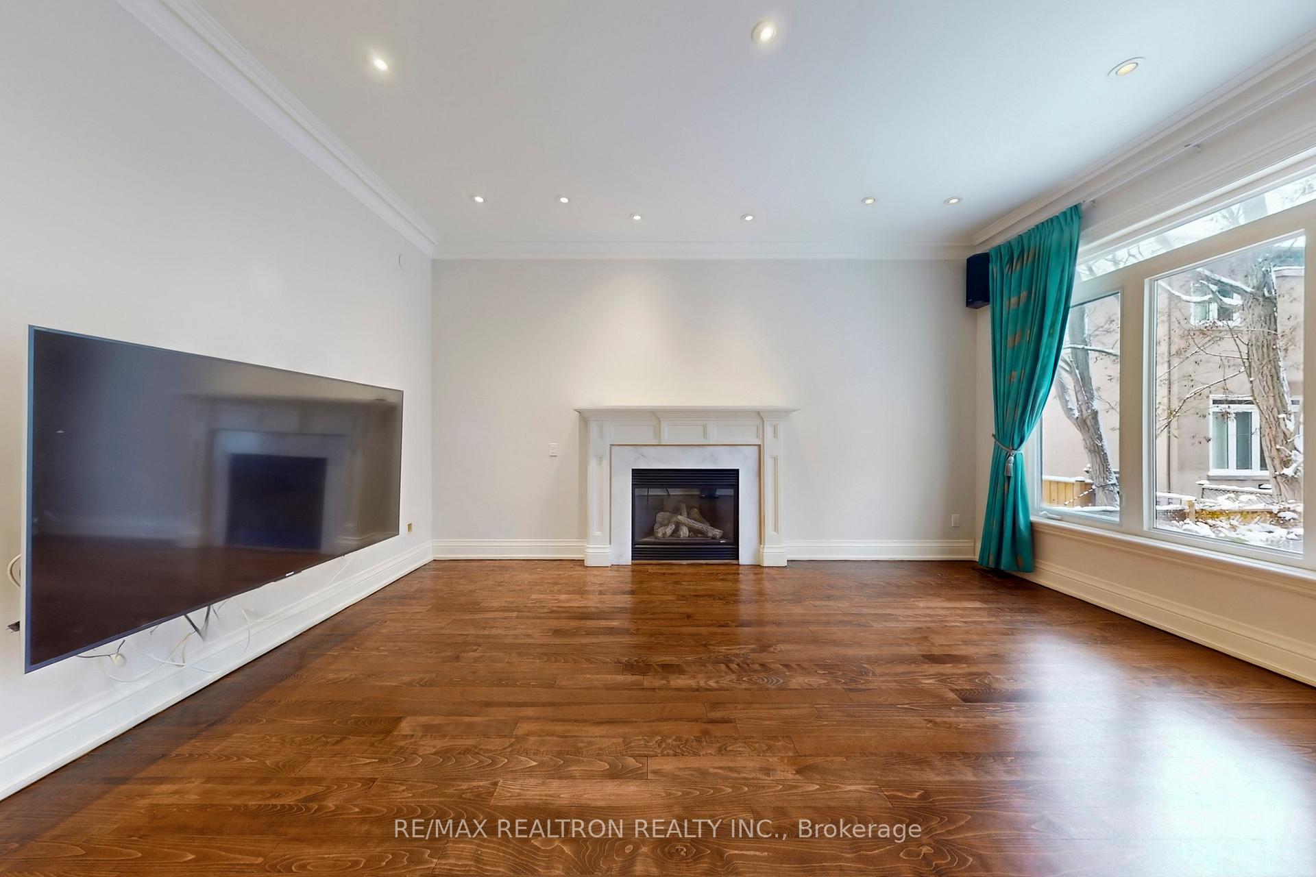 Photo 12 of 486 Spring Gate Boulevard, Vaughan, Crestwood-Springfarm-Yorkhill — HOMEH
