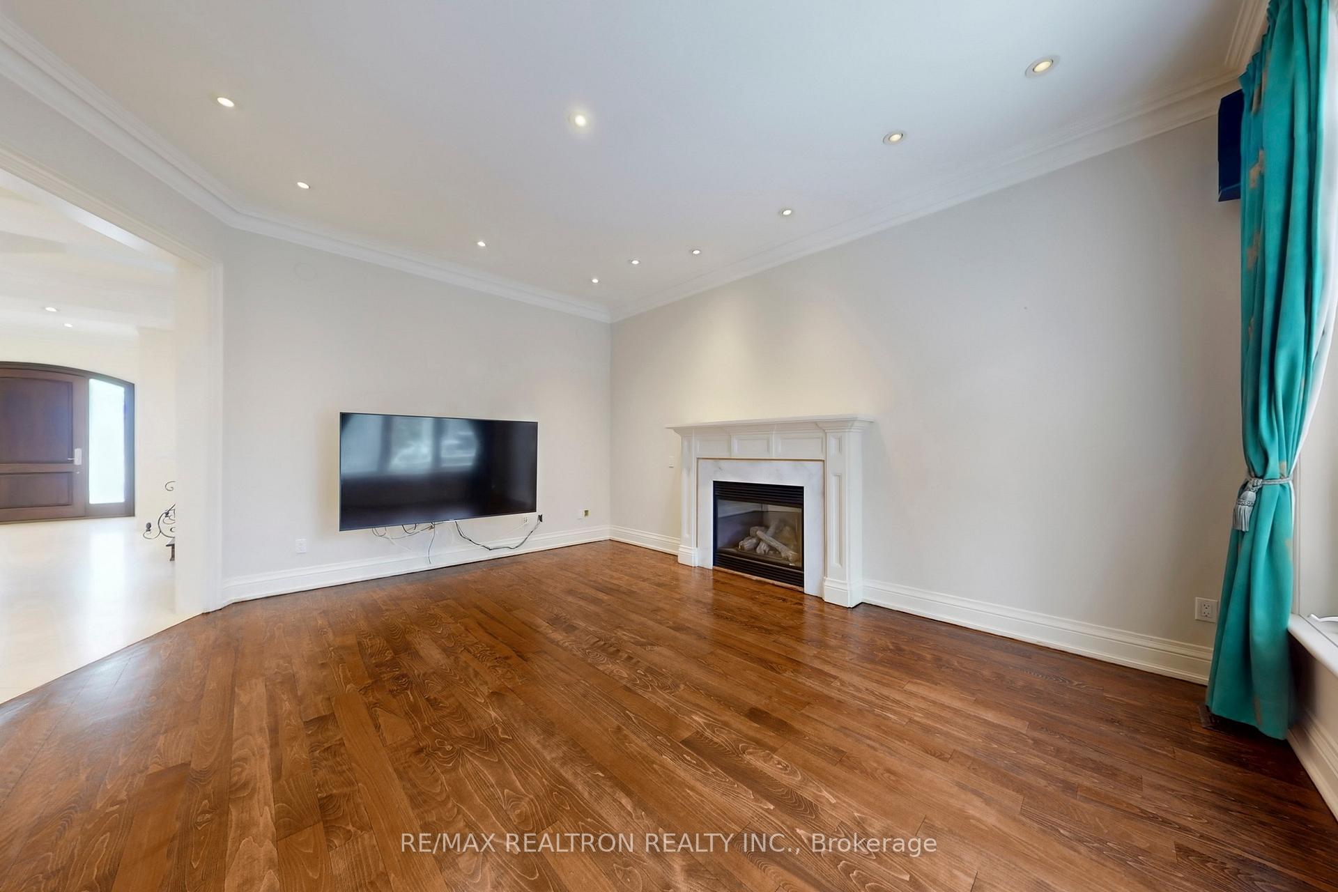 Photo 13 of 486 Spring Gate Boulevard, Vaughan, Crestwood-Springfarm-Yorkhill — HOMEH