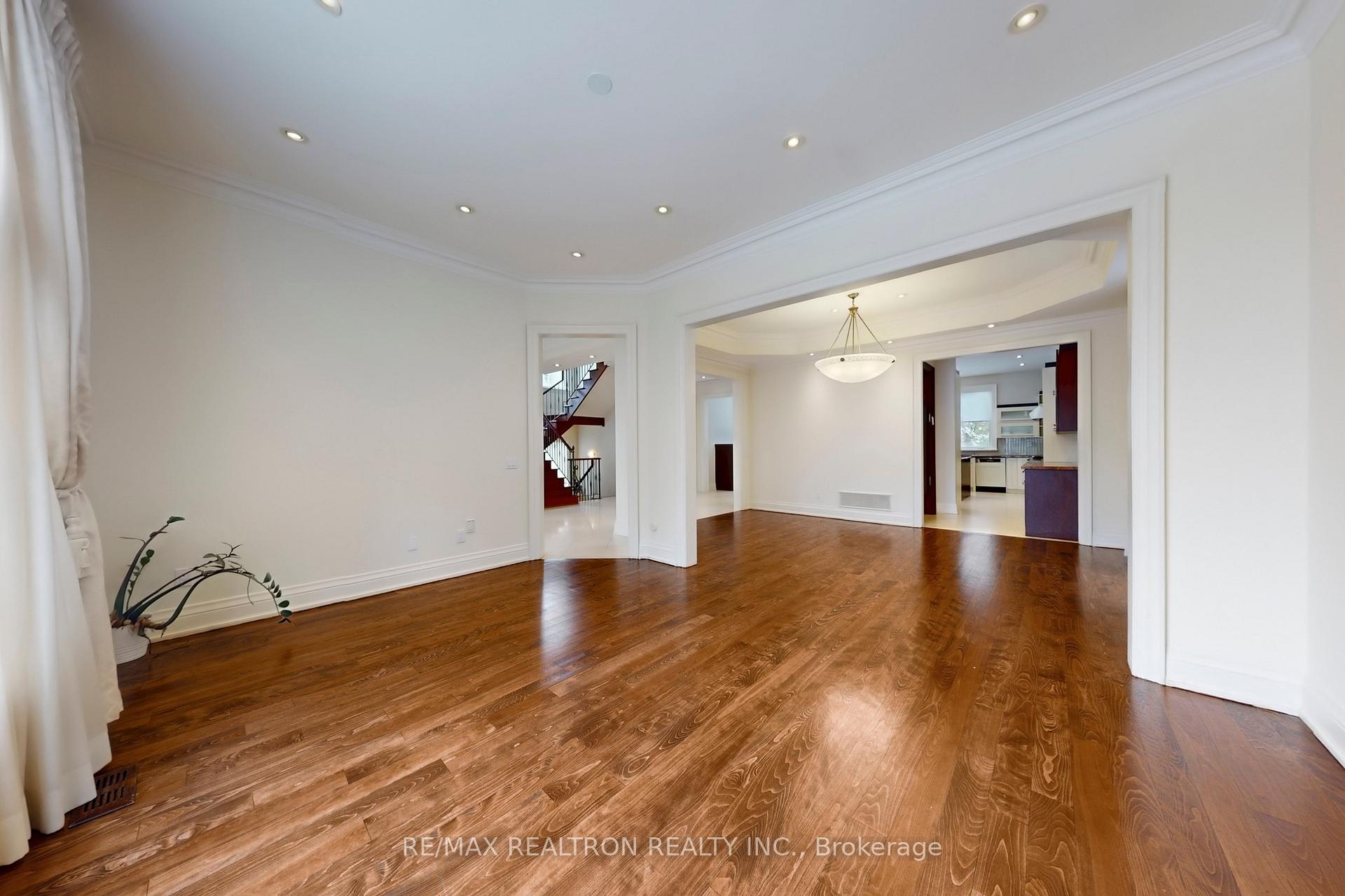 Photo 14 of 486 Spring Gate Boulevard, Vaughan, Crestwood-Springfarm-Yorkhill — HOMEH