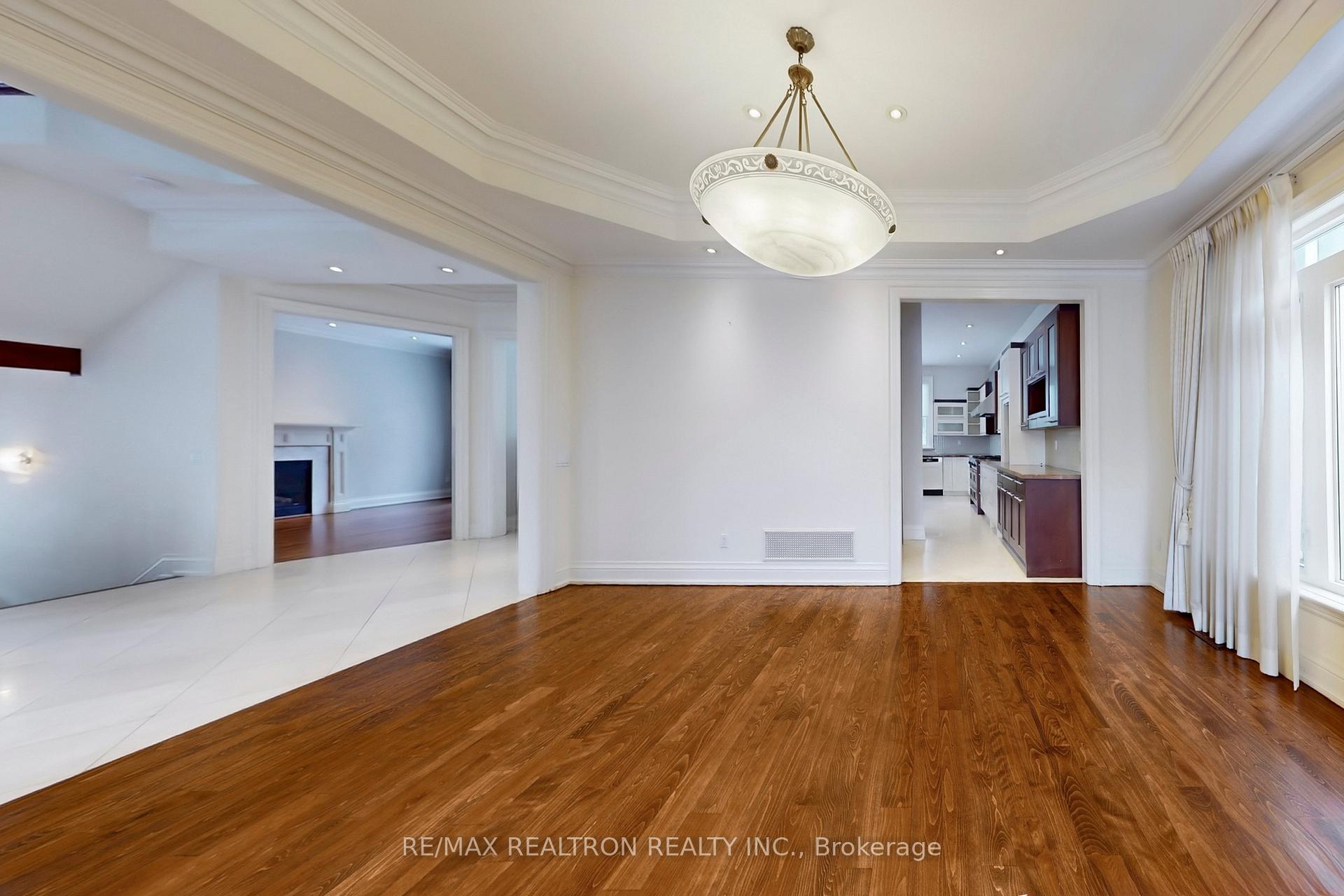 Photo 17 of 486 Spring Gate Boulevard, Vaughan, Crestwood-Springfarm-Yorkhill — HOMEH