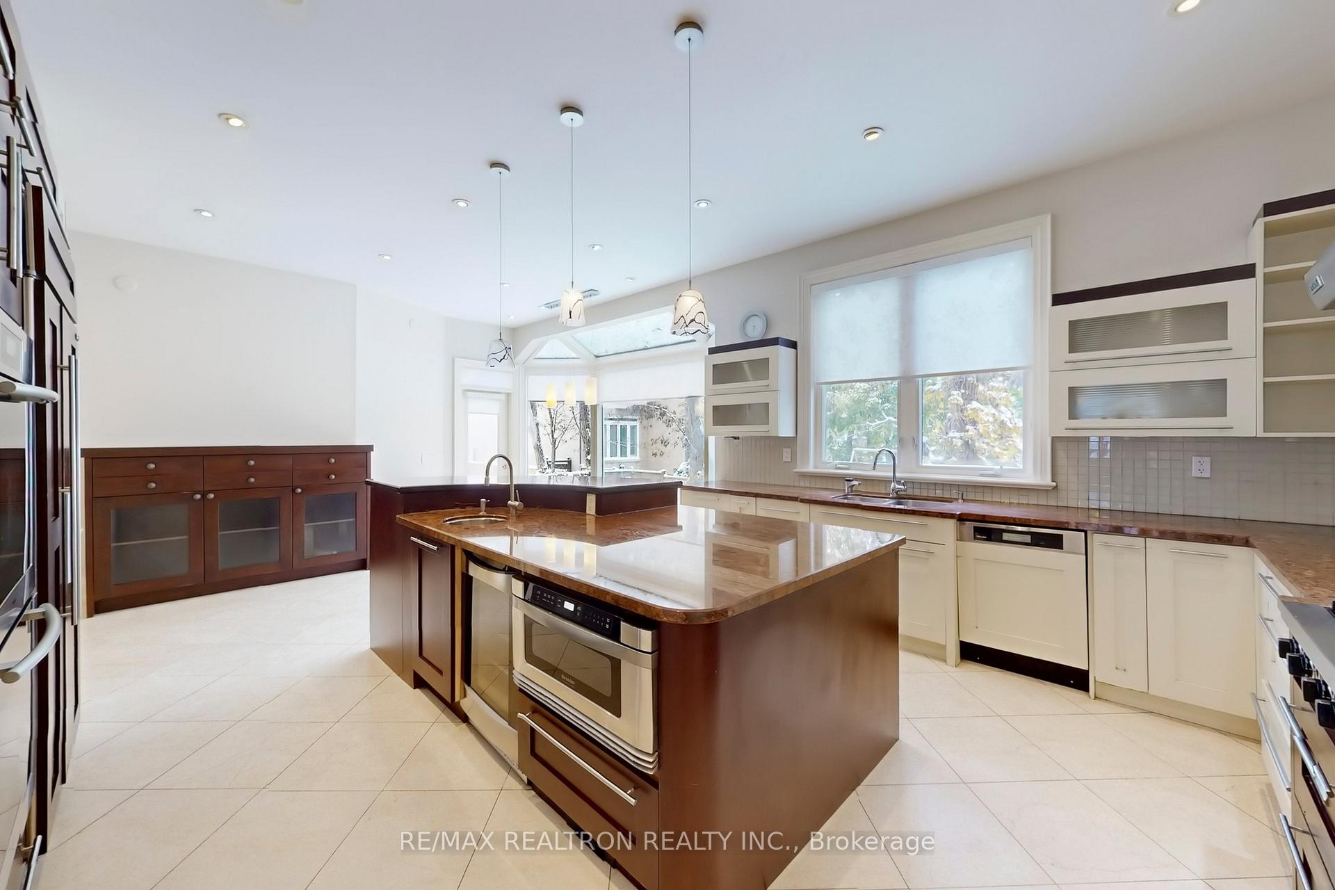 Photo 22 of 486 Spring Gate Boulevard, Vaughan, Crestwood-Springfarm-Yorkhill — HOMEH