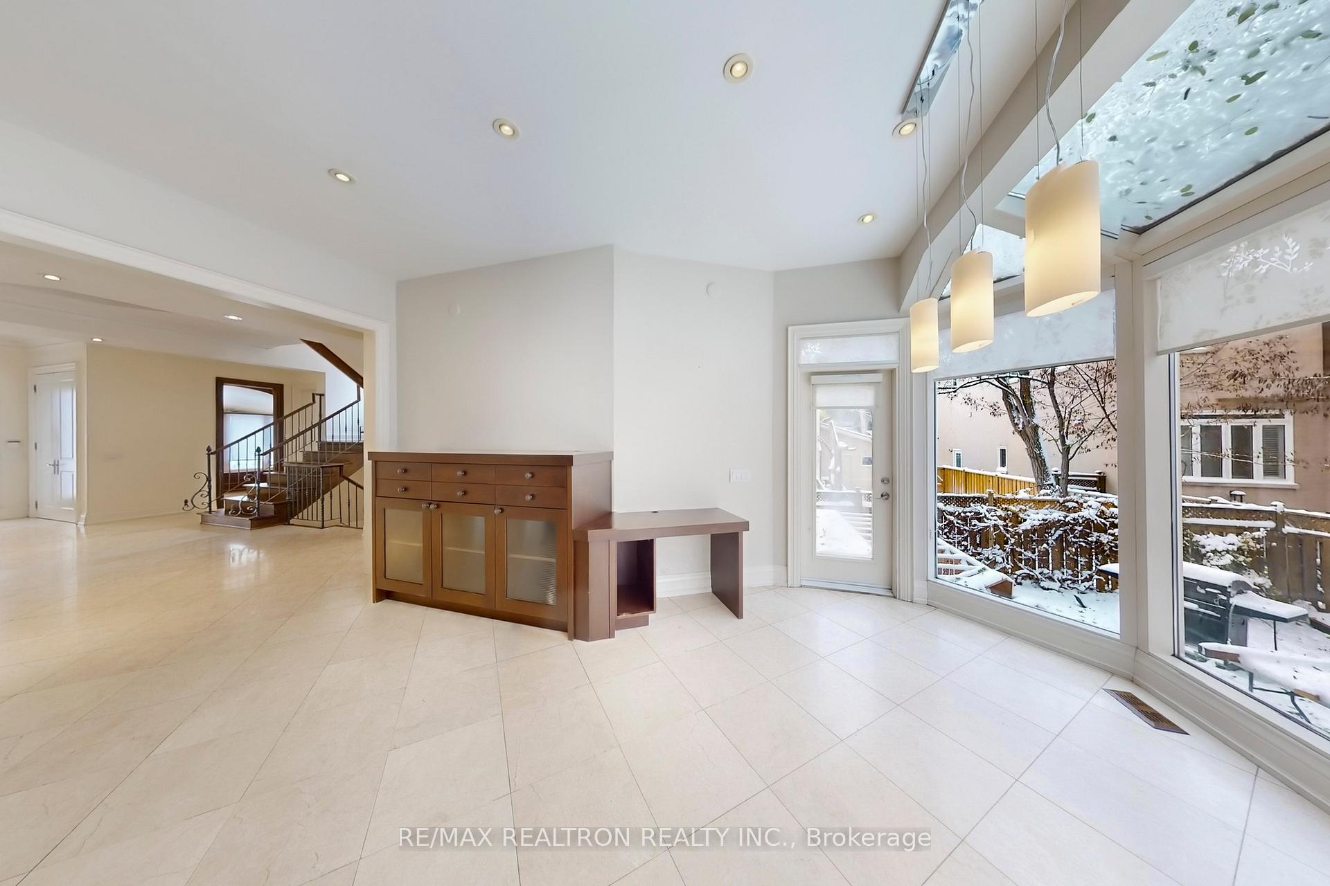 Photo 25 of 486 Spring Gate Boulevard, Vaughan, Crestwood-Springfarm-Yorkhill — HOMEH