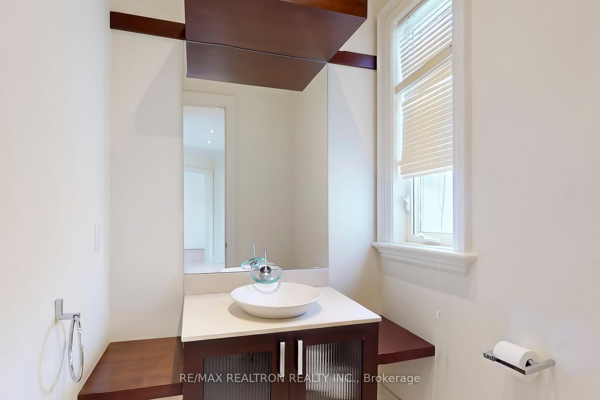 Photo 28 of 486 Spring Gate Boulevard, Vaughan, Crestwood-Springfarm-Yorkhill — HOMEH