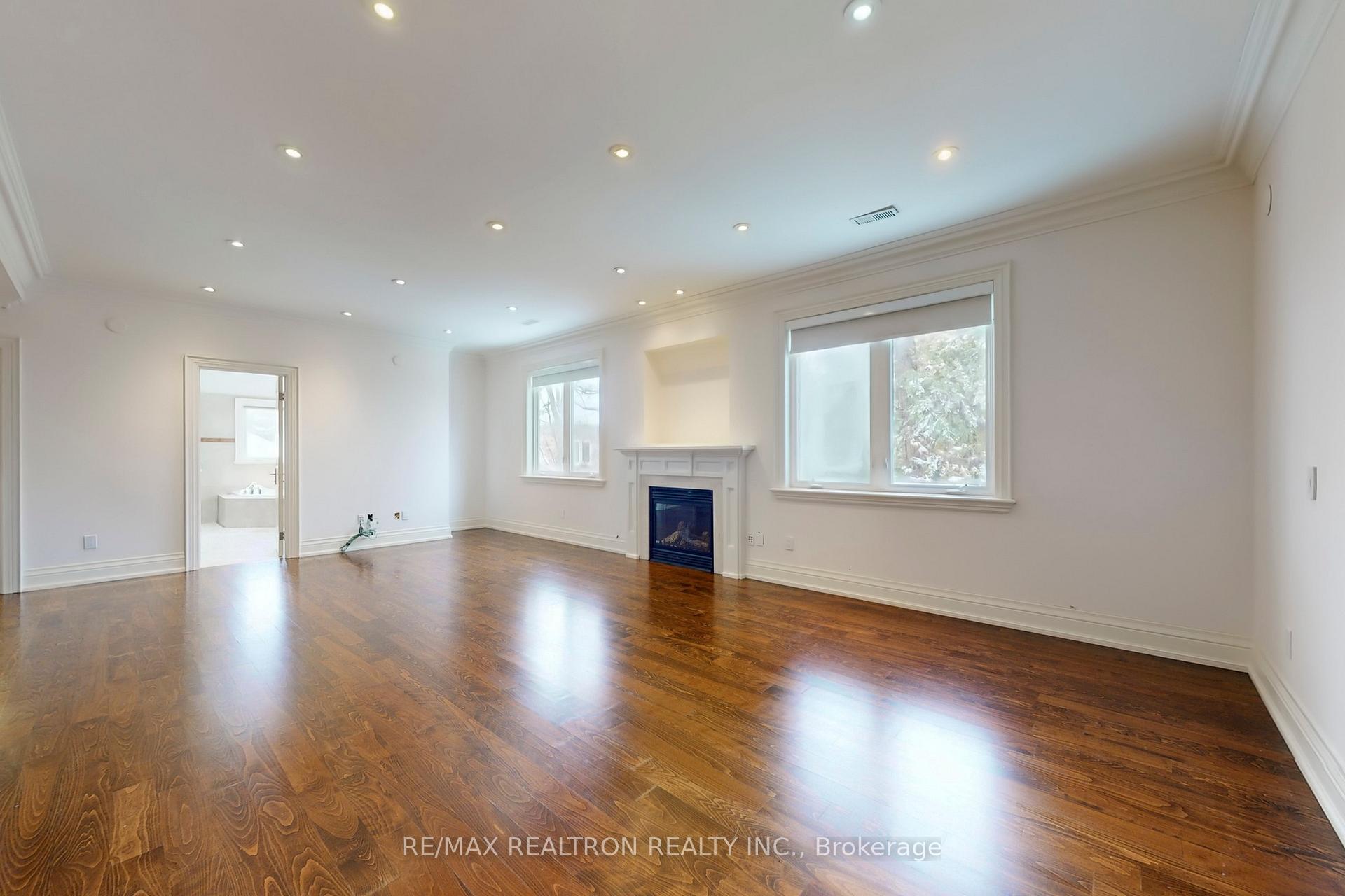 Photo 32 of 486 Spring Gate Boulevard, Vaughan, Crestwood-Springfarm-Yorkhill — HOMEH