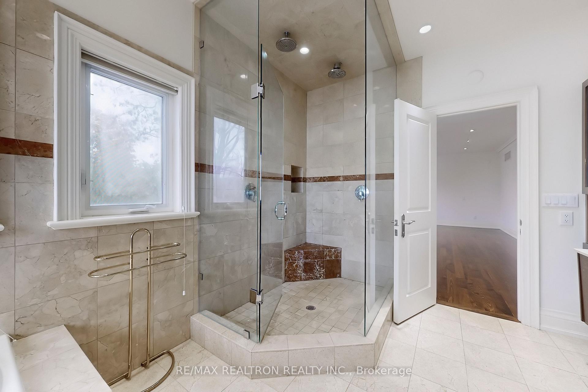Photo 33 of 486 Spring Gate Boulevard, Vaughan, Crestwood-Springfarm-Yorkhill — HOMEH
