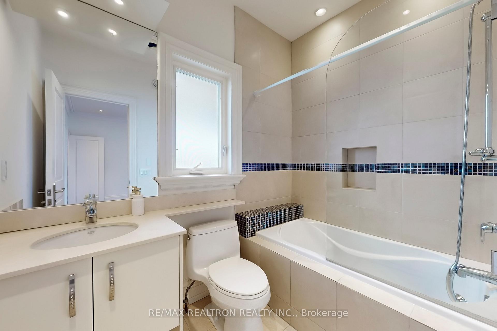 Photo 34 of 486 Spring Gate Boulevard, Vaughan, Crestwood-Springfarm-Yorkhill — HOMEH