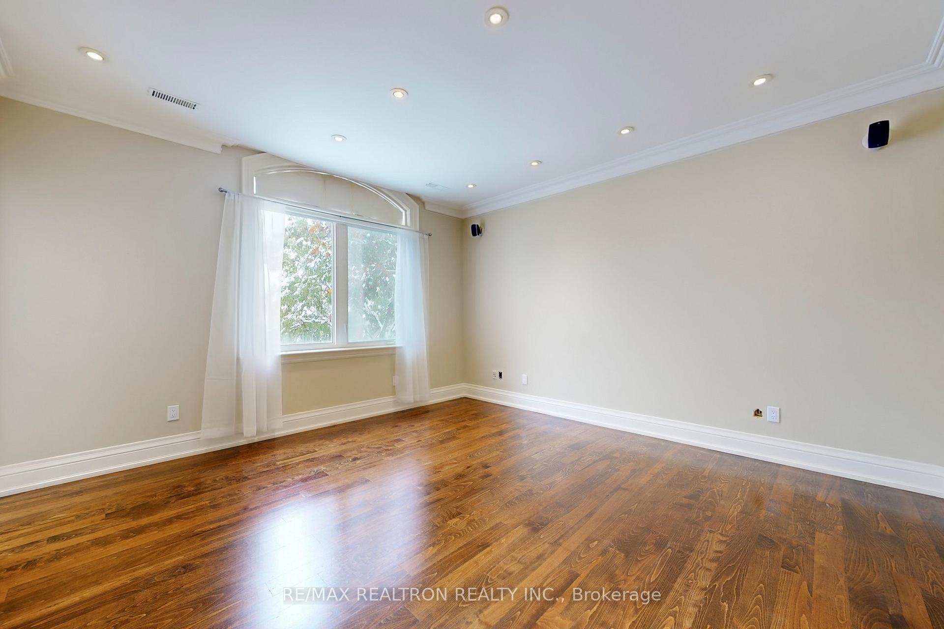 Photo 35 of 486 Spring Gate Boulevard, Vaughan, Crestwood-Springfarm-Yorkhill — HOMEH