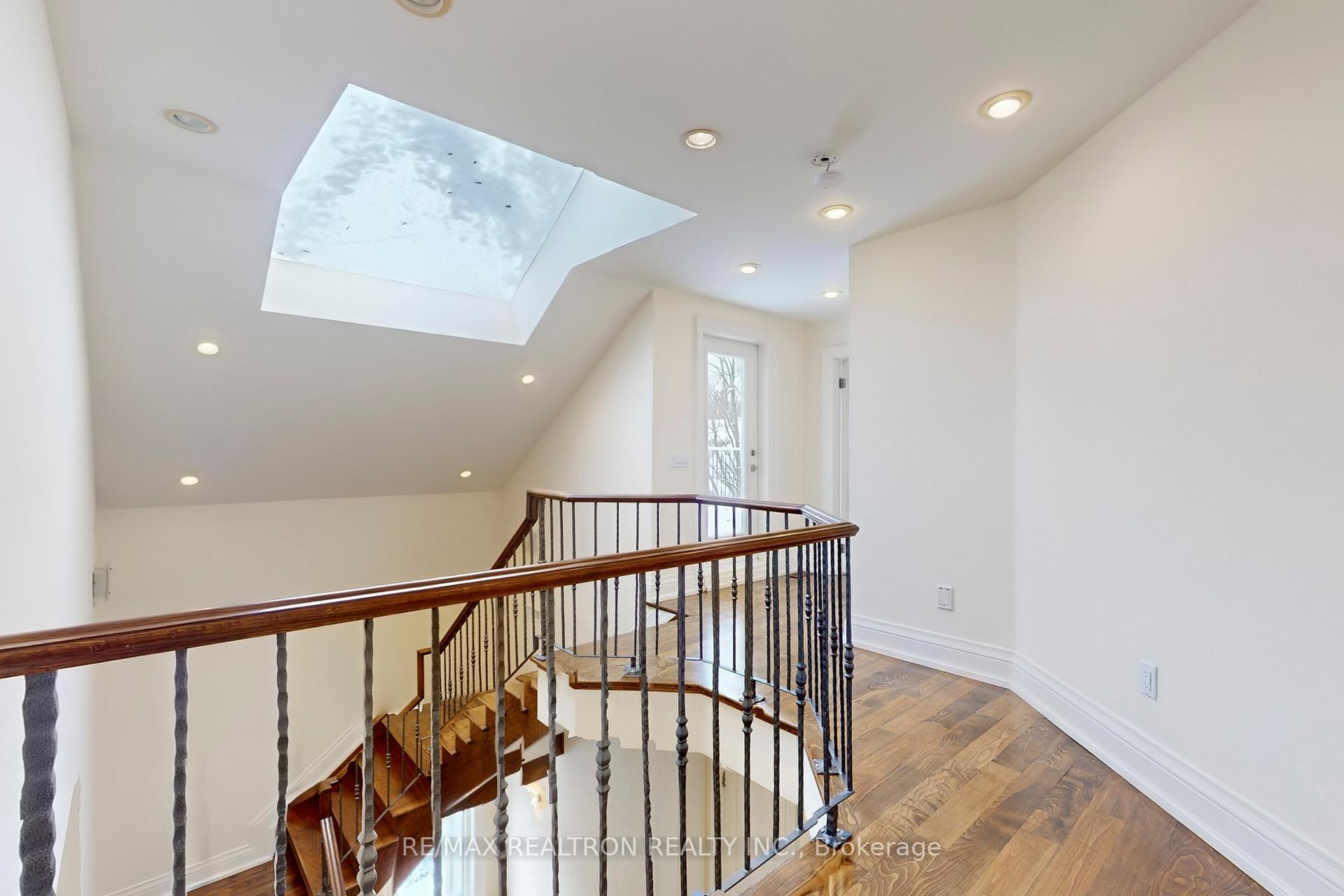Photo 38 of 486 Spring Gate Boulevard, Vaughan, Crestwood-Springfarm-Yorkhill — HOMEH