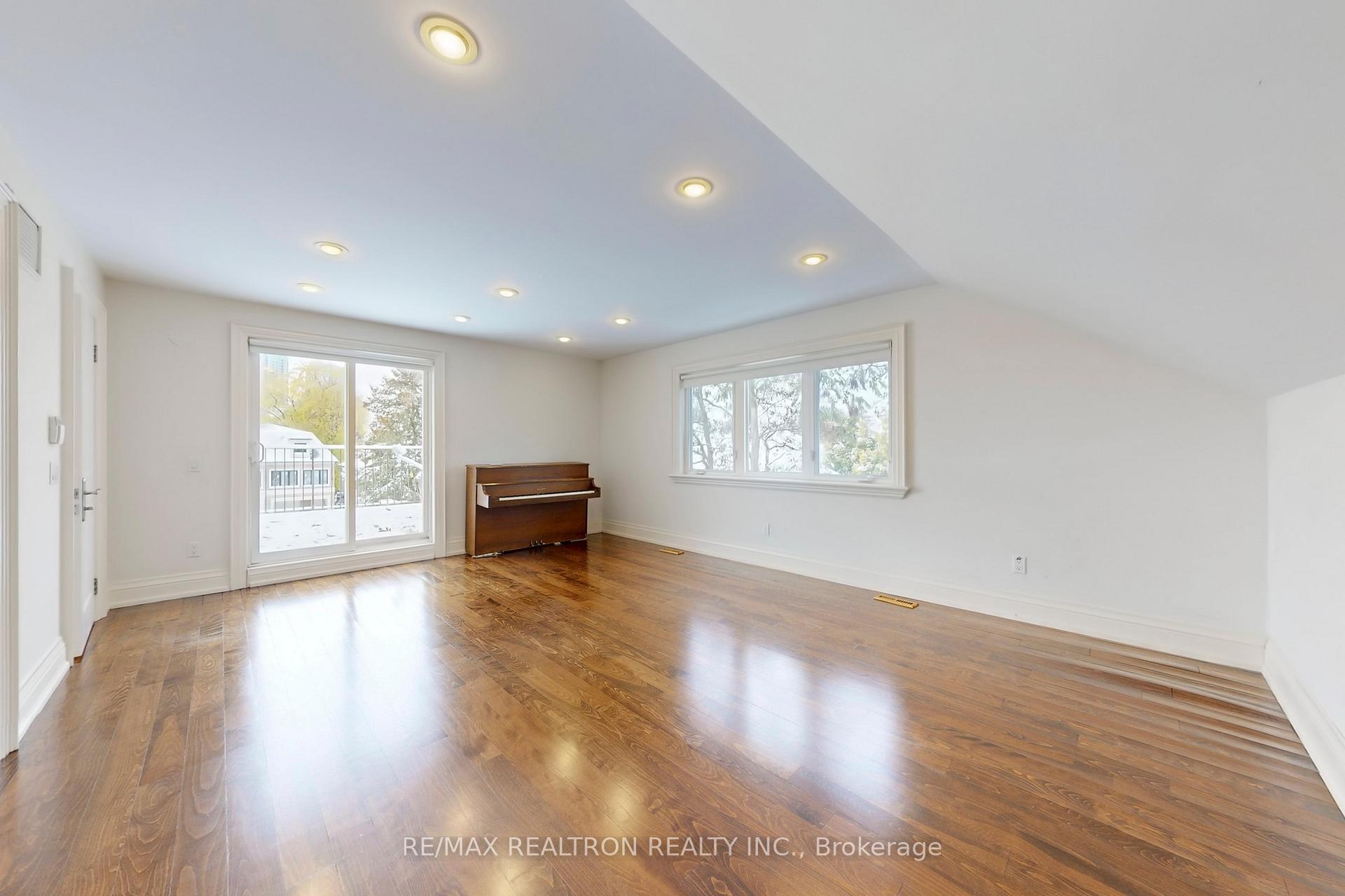 Photo 39 of 486 Spring Gate Boulevard, Vaughan, Crestwood-Springfarm-Yorkhill — HOMEH