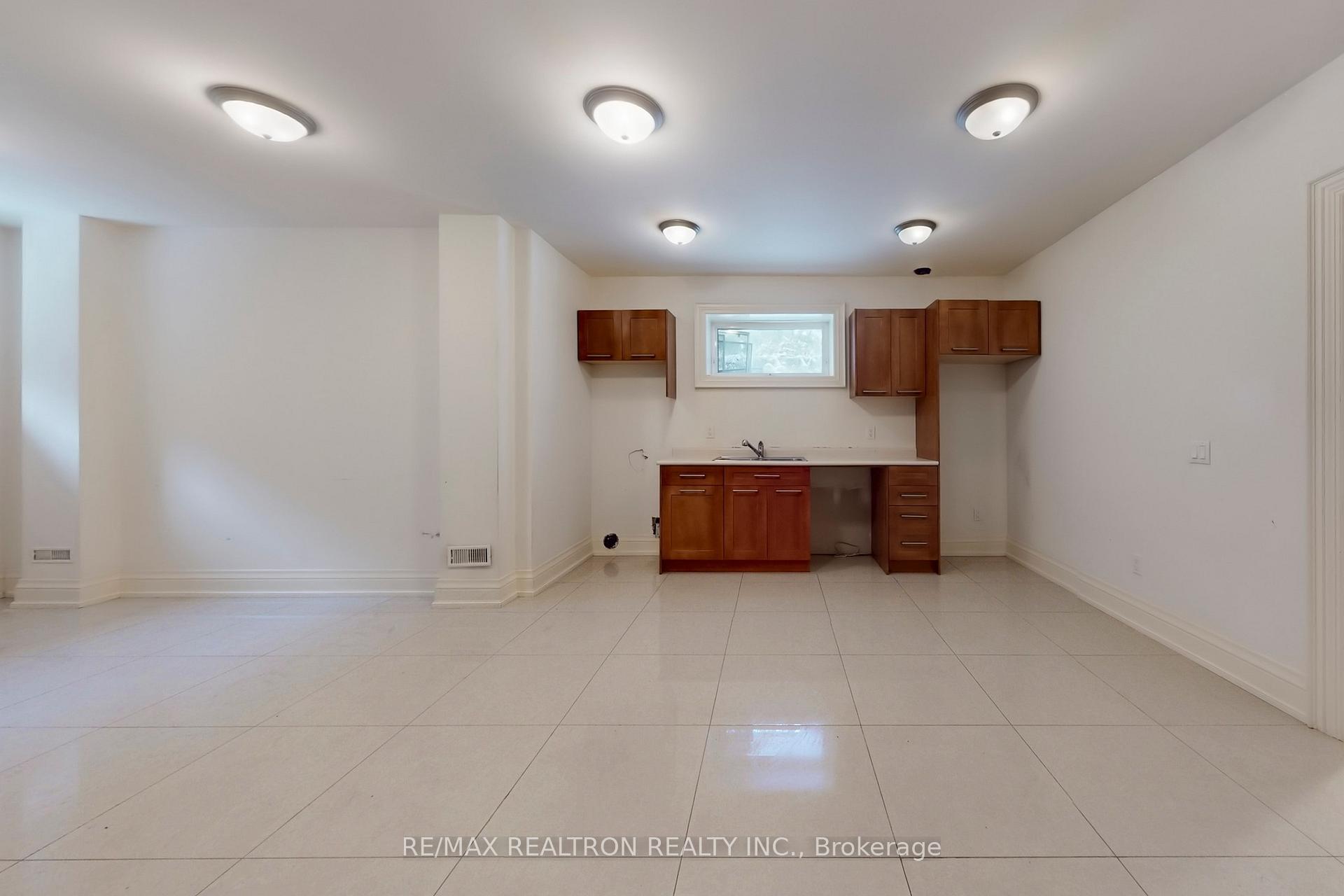 Photo 47 of 486 Spring Gate Boulevard, Vaughan, Crestwood-Springfarm-Yorkhill — HOMEH