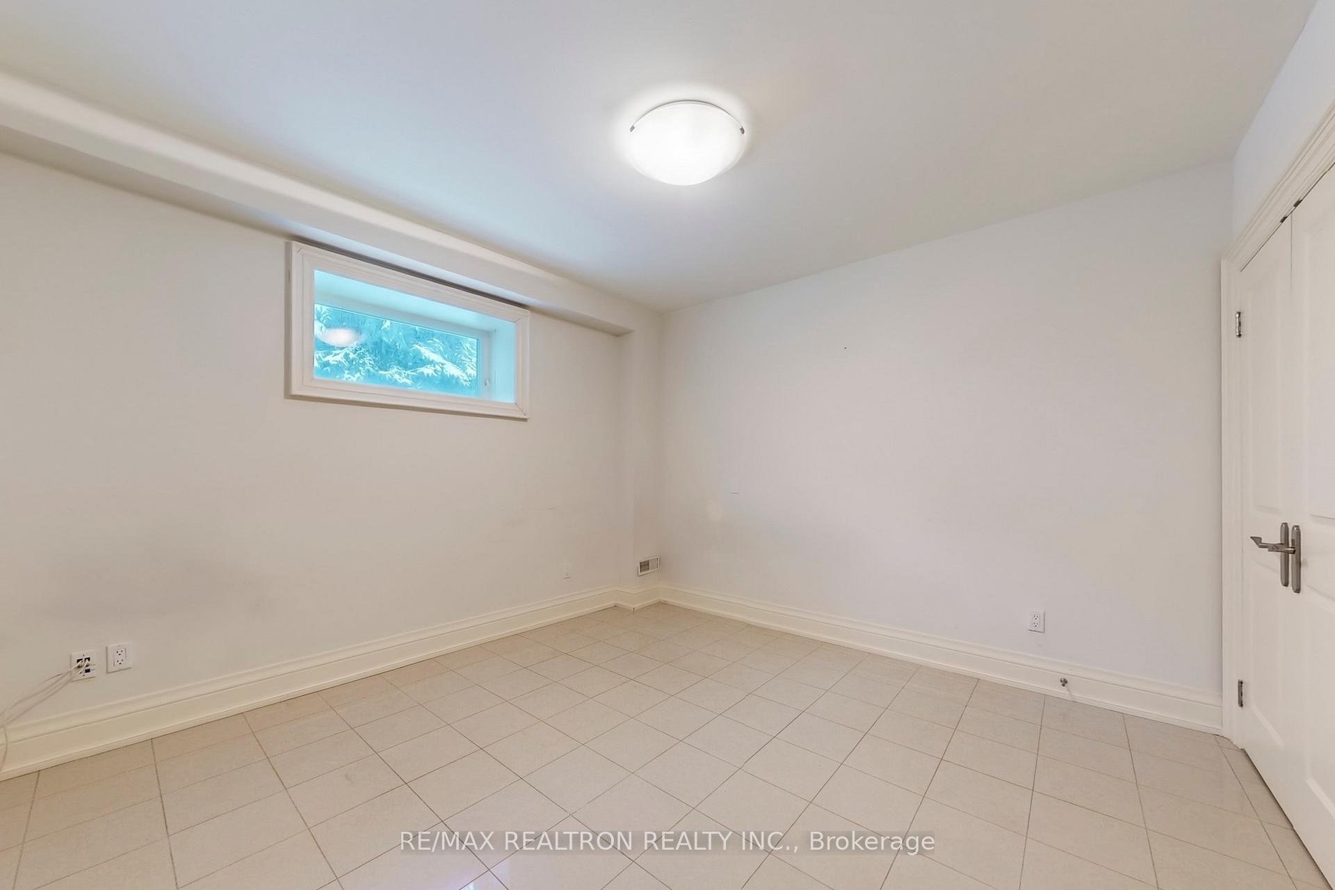 Photo 48 of 486 Spring Gate Boulevard, Vaughan, Crestwood-Springfarm-Yorkhill — HOMEH