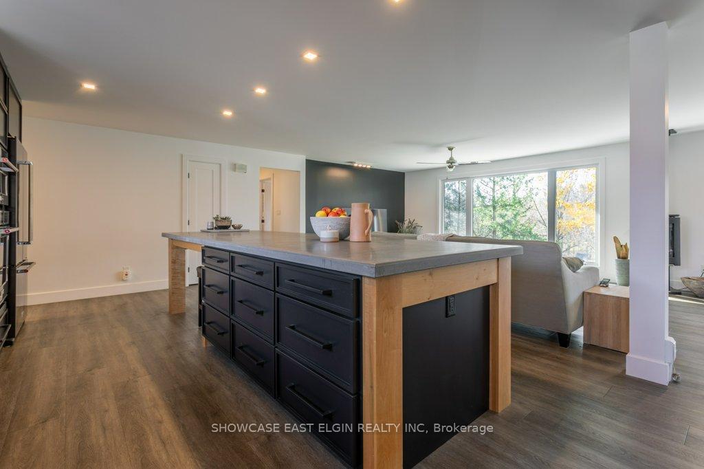 Photo 12 of 26 Lawrence Crescent, Aylmer — HOMEH