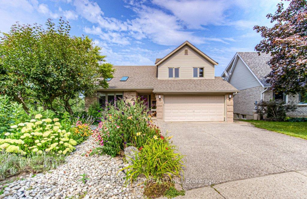 Photo 2 of 482 Appledale Crescent, Waterloo — HOMEH
