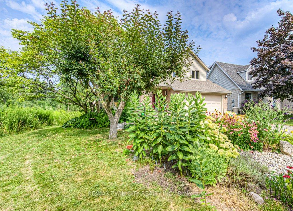 Photo 3 of 482 Appledale Crescent, Waterloo — HOMEH