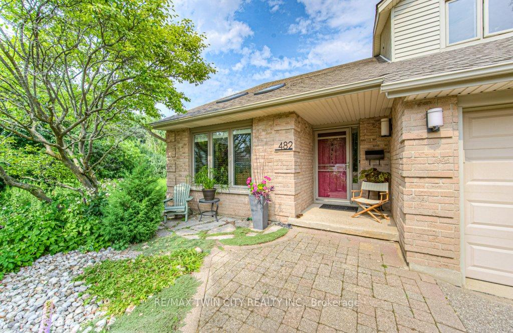 Photo 4 of 482 Appledale Crescent, Waterloo — HOMEH