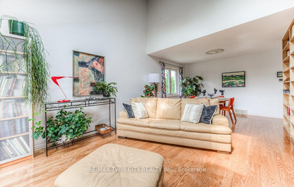 Photo 5 of 482 Appledale Crescent, Waterloo — HOMEH
