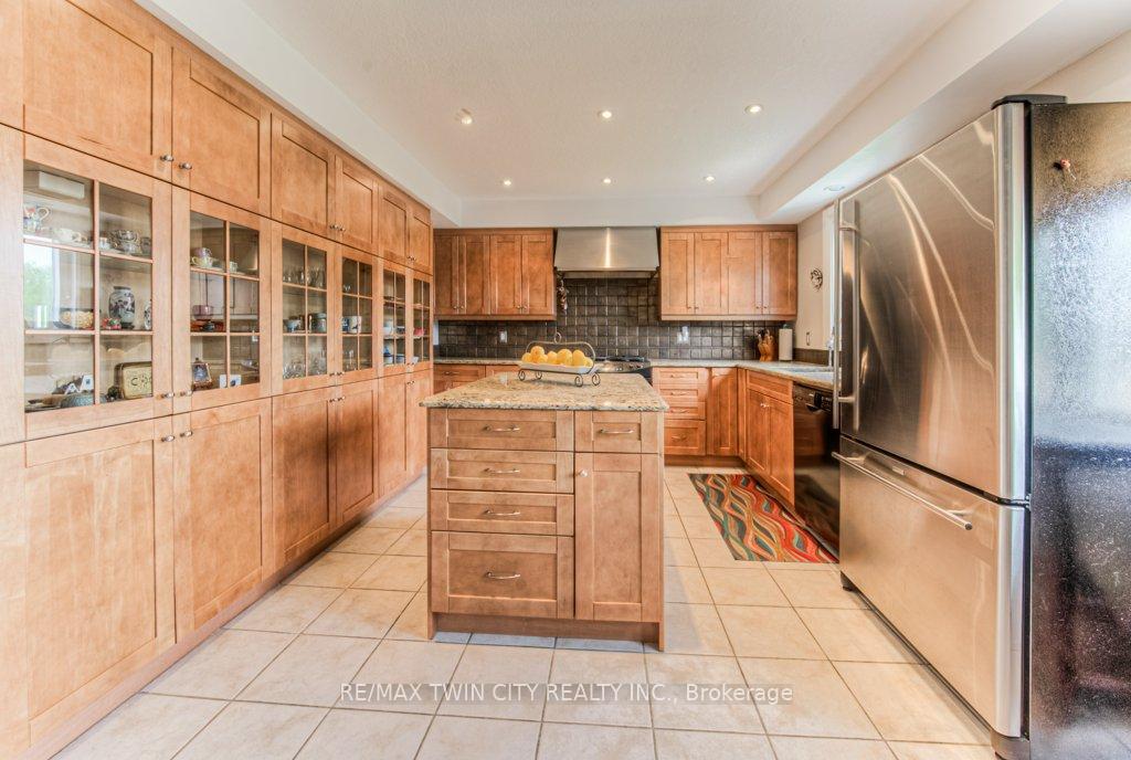 Photo 12 of 482 Appledale Crescent, Waterloo — HOMEH