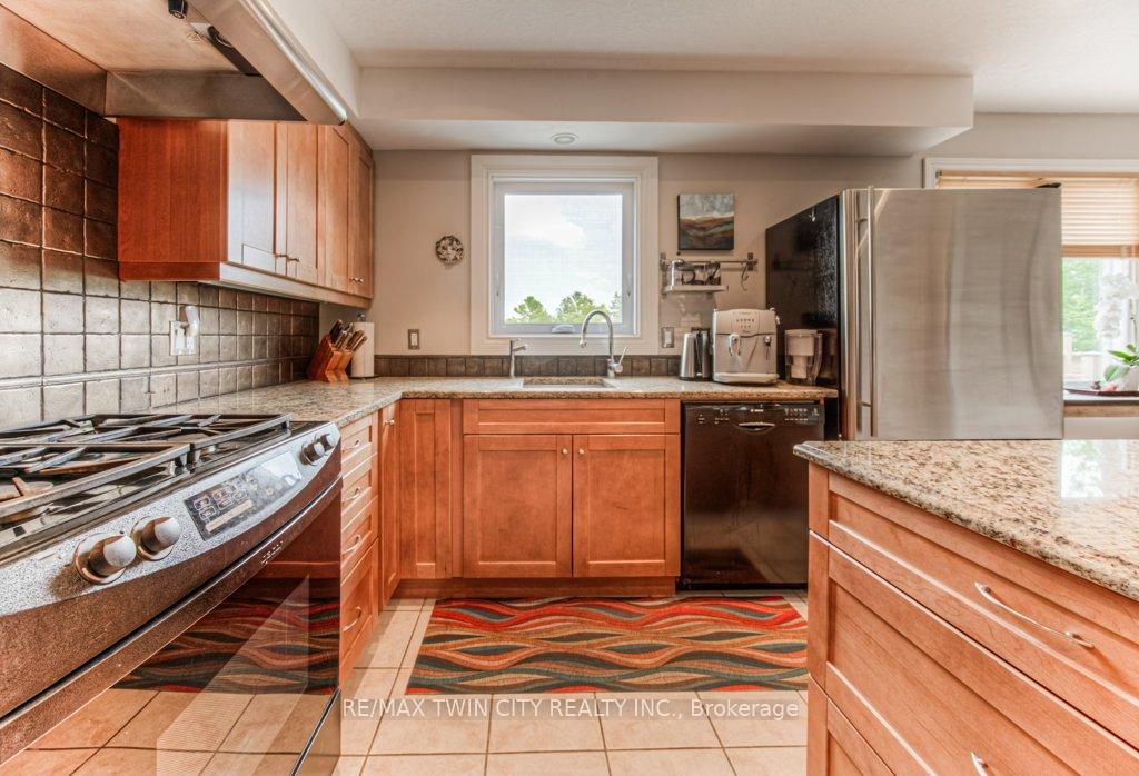 Photo 13 of 482 Appledale Crescent, Waterloo — HOMEH