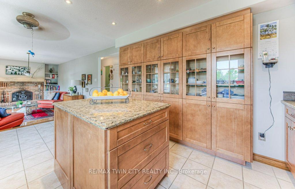 Photo 14 of 482 Appledale Crescent, Waterloo — HOMEH
