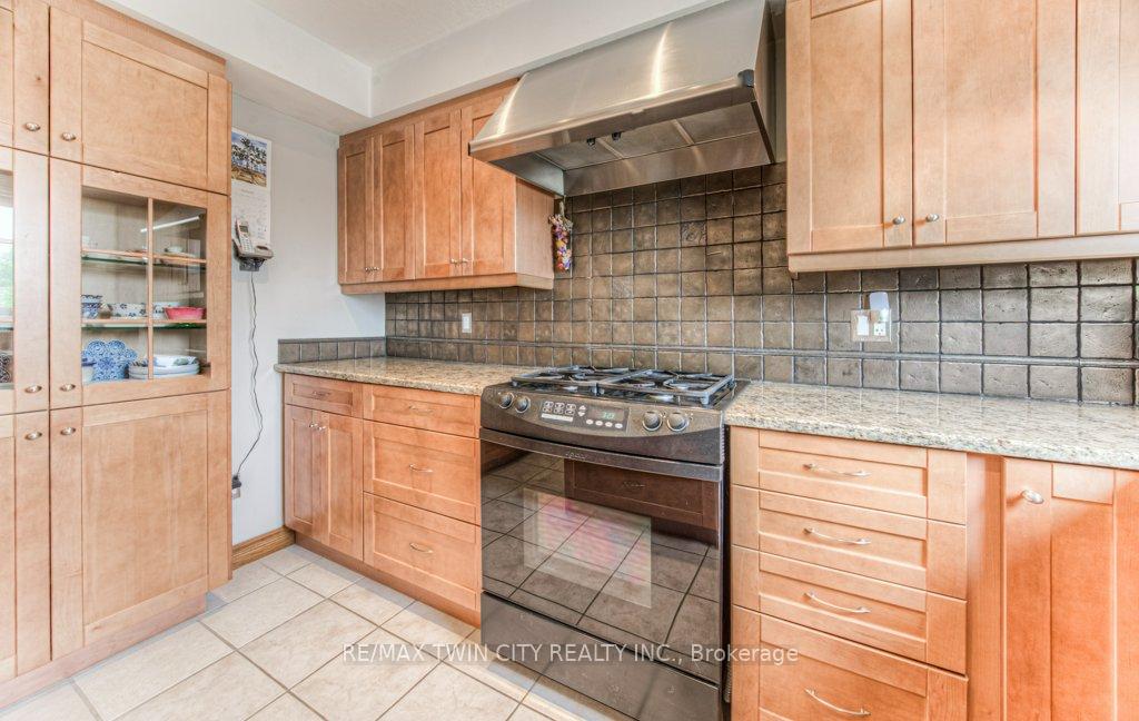 Photo 15 of 482 Appledale Crescent, Waterloo — HOMEH