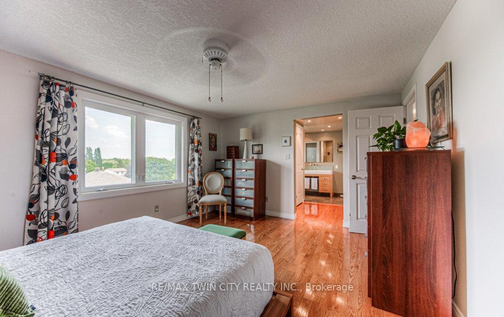 Photo 25 of 482 Appledale Crescent, Waterloo — HOMEH