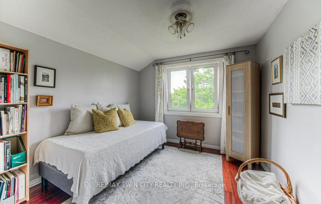 Photo 28 of 482 Appledale Crescent, Waterloo — HOMEH